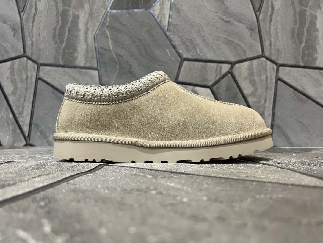 Ugg Basic Shoes