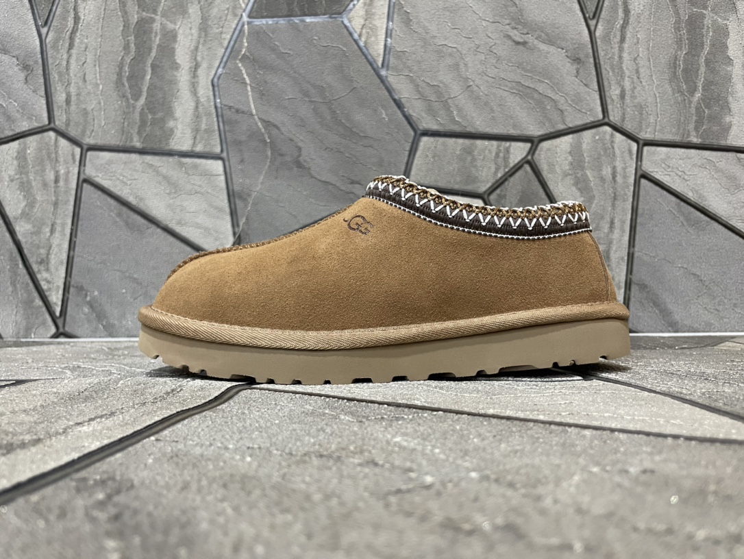 Ugg Basic Shoes