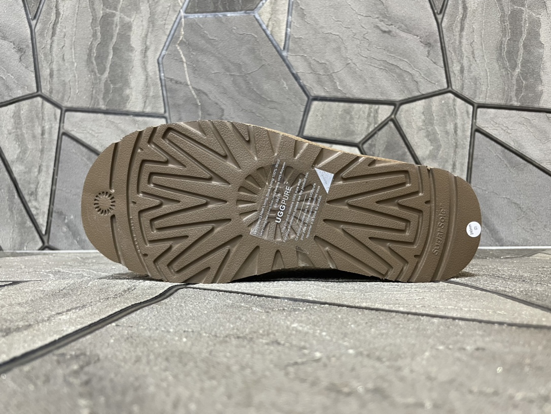 Ugg Basic Shoes