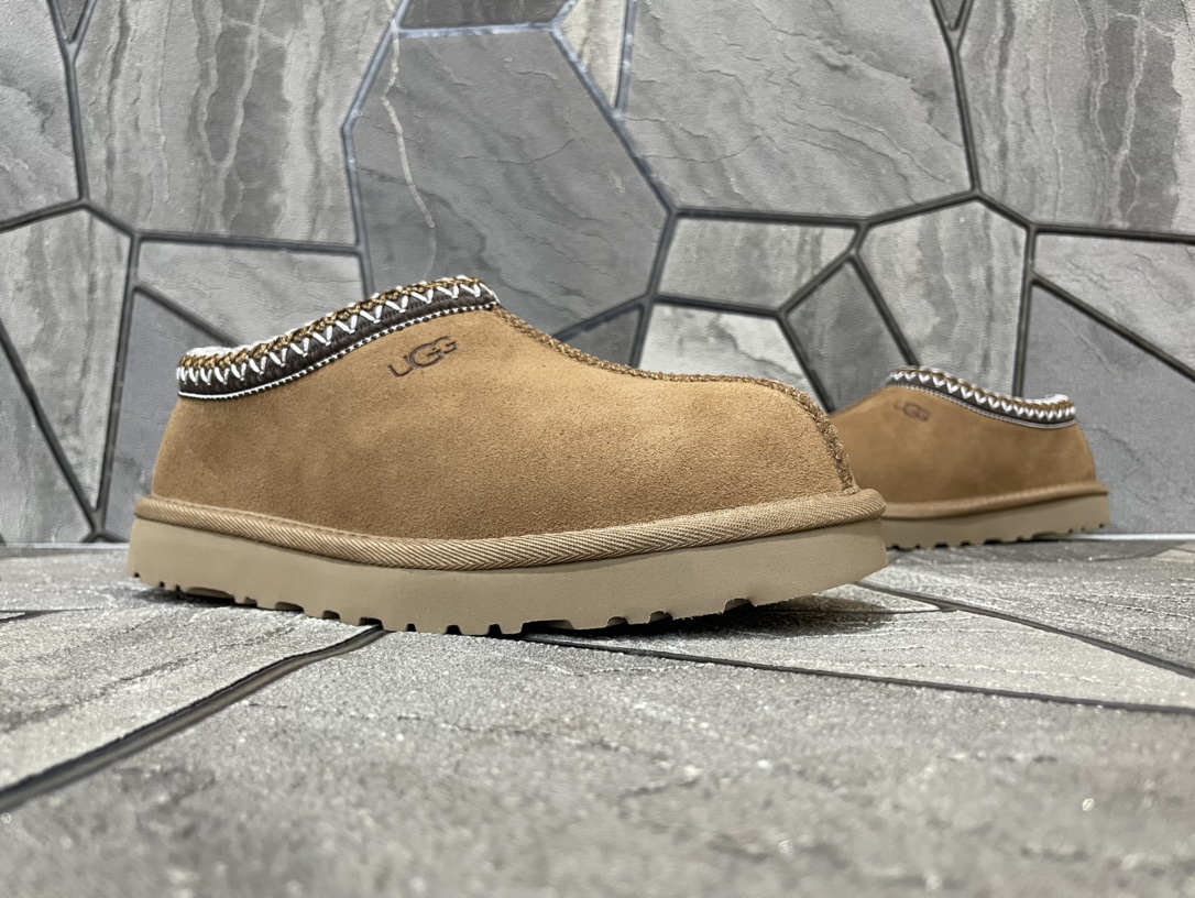 Ugg Basic Shoes
