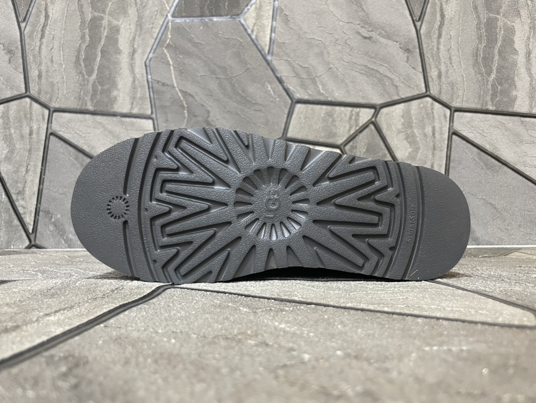 Ugg Basic Shoes Gray M-l
