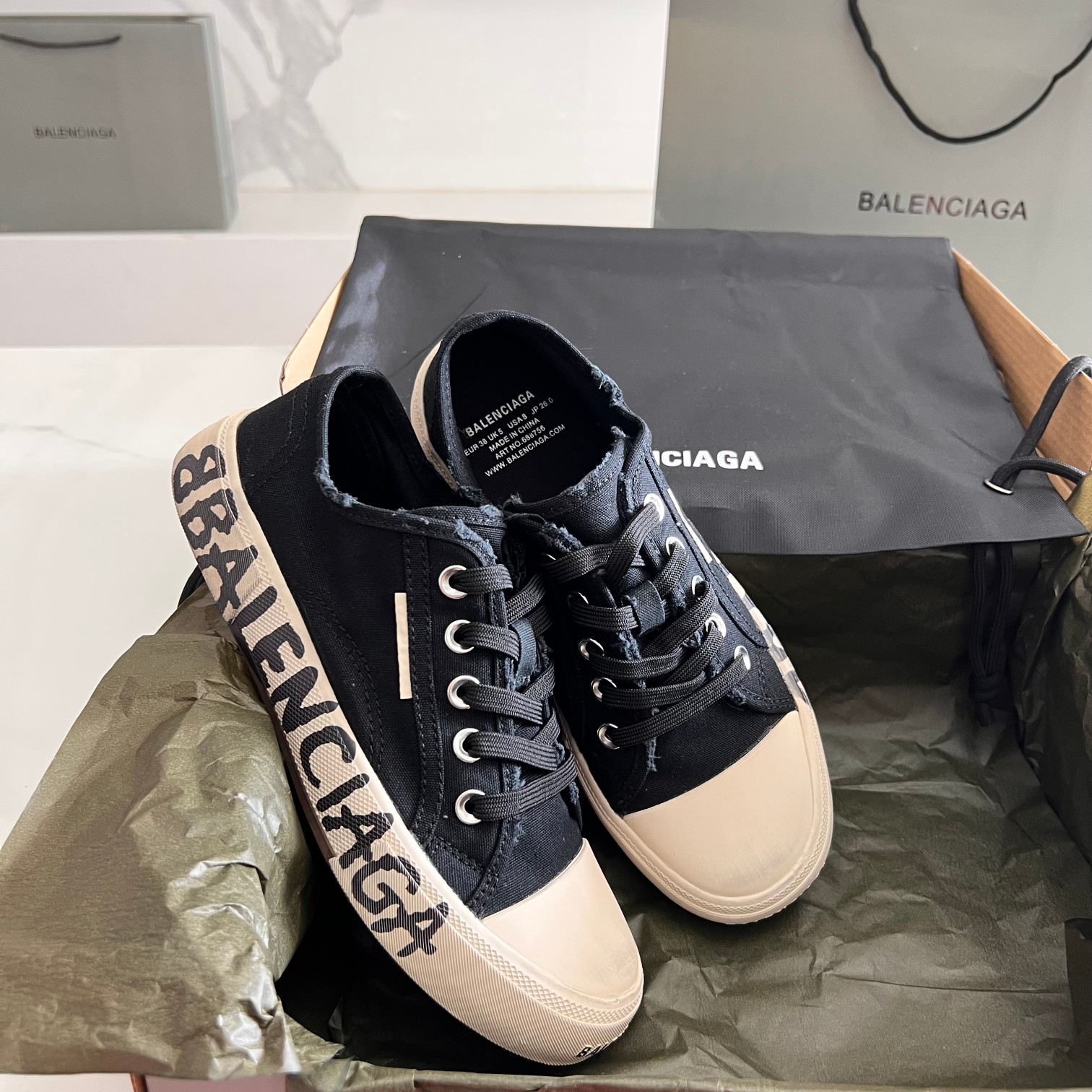 Balenciaga Couple Basic Shoes L