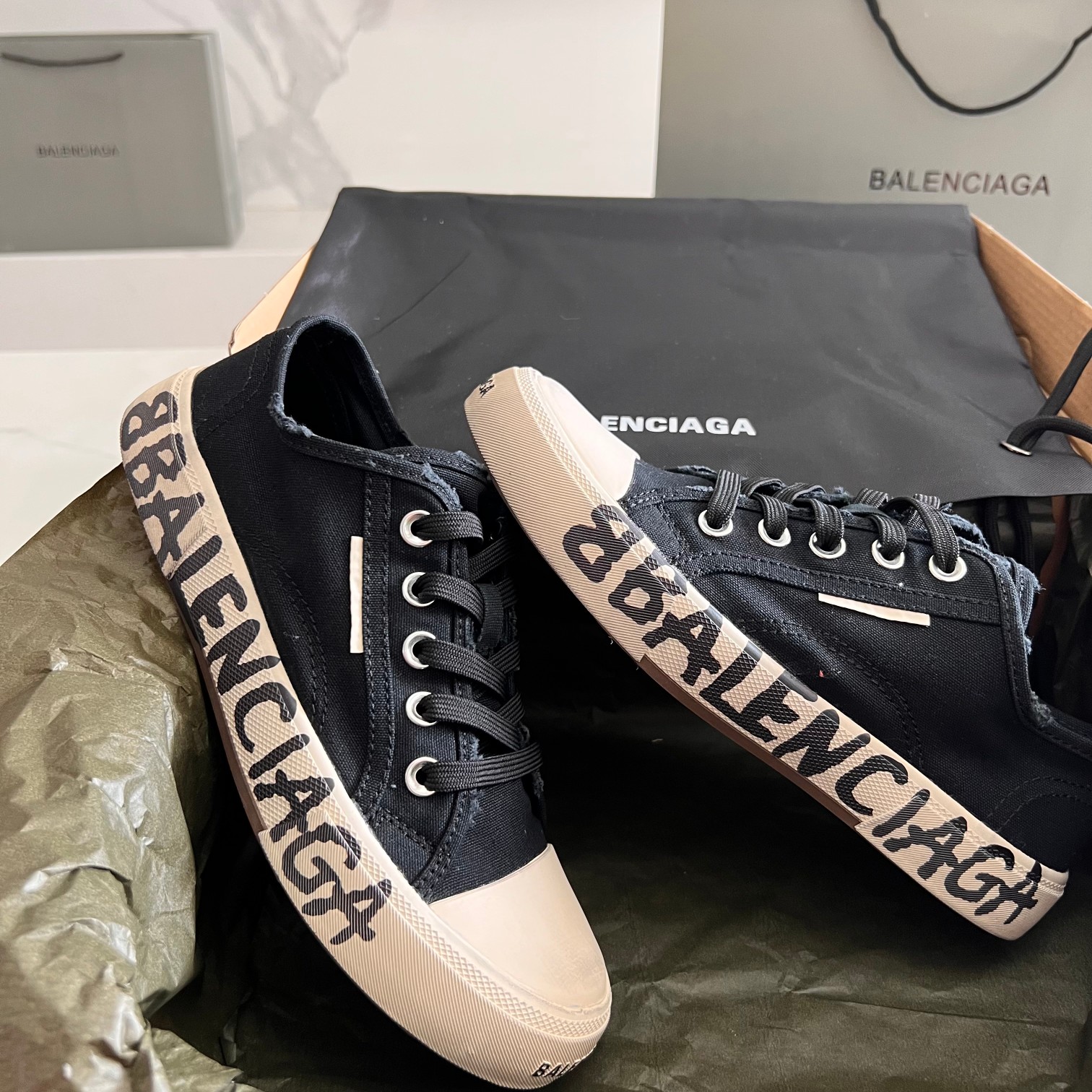 Balenciaga Couple Basic Shoes L