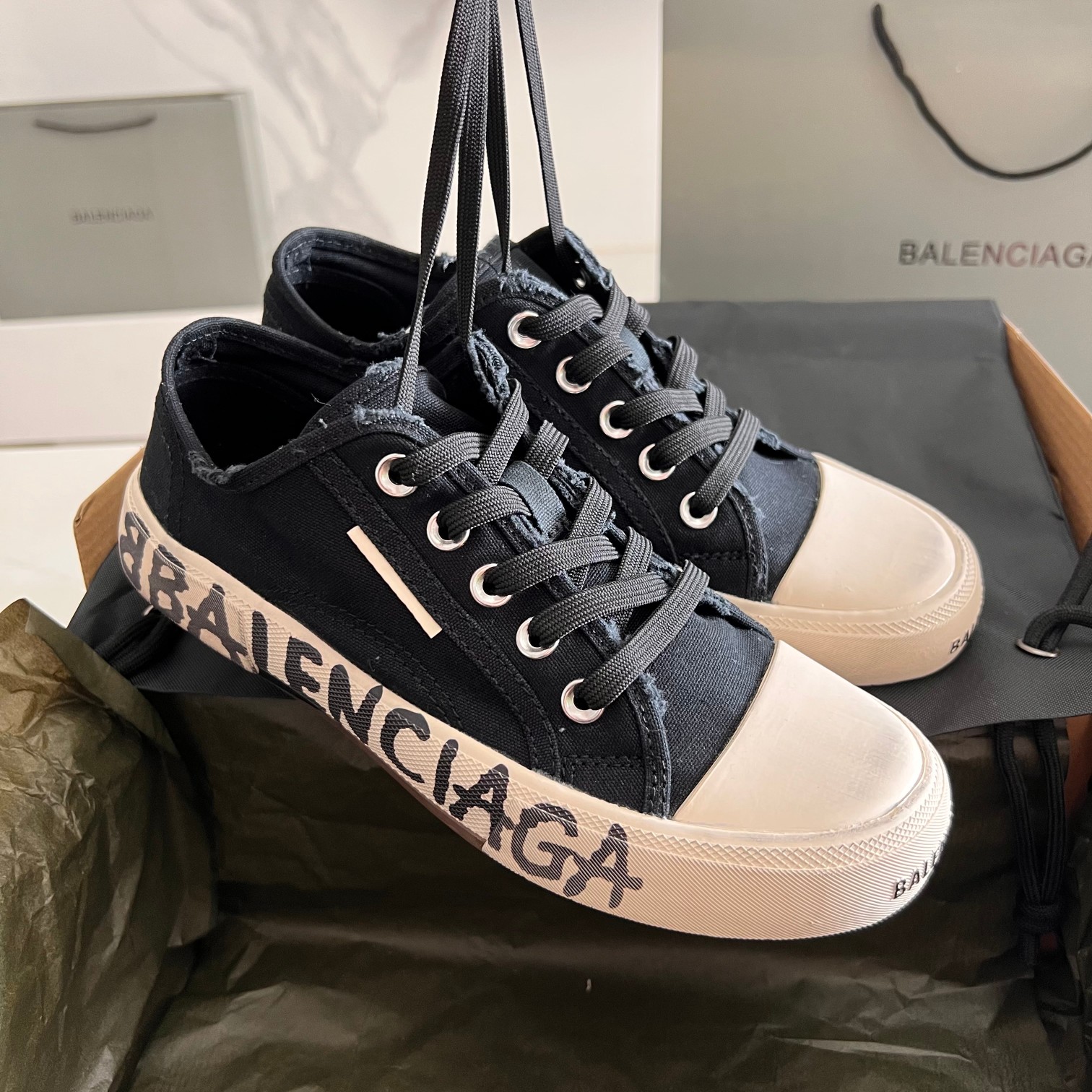 Balenciaga Couple Basic Shoes L
