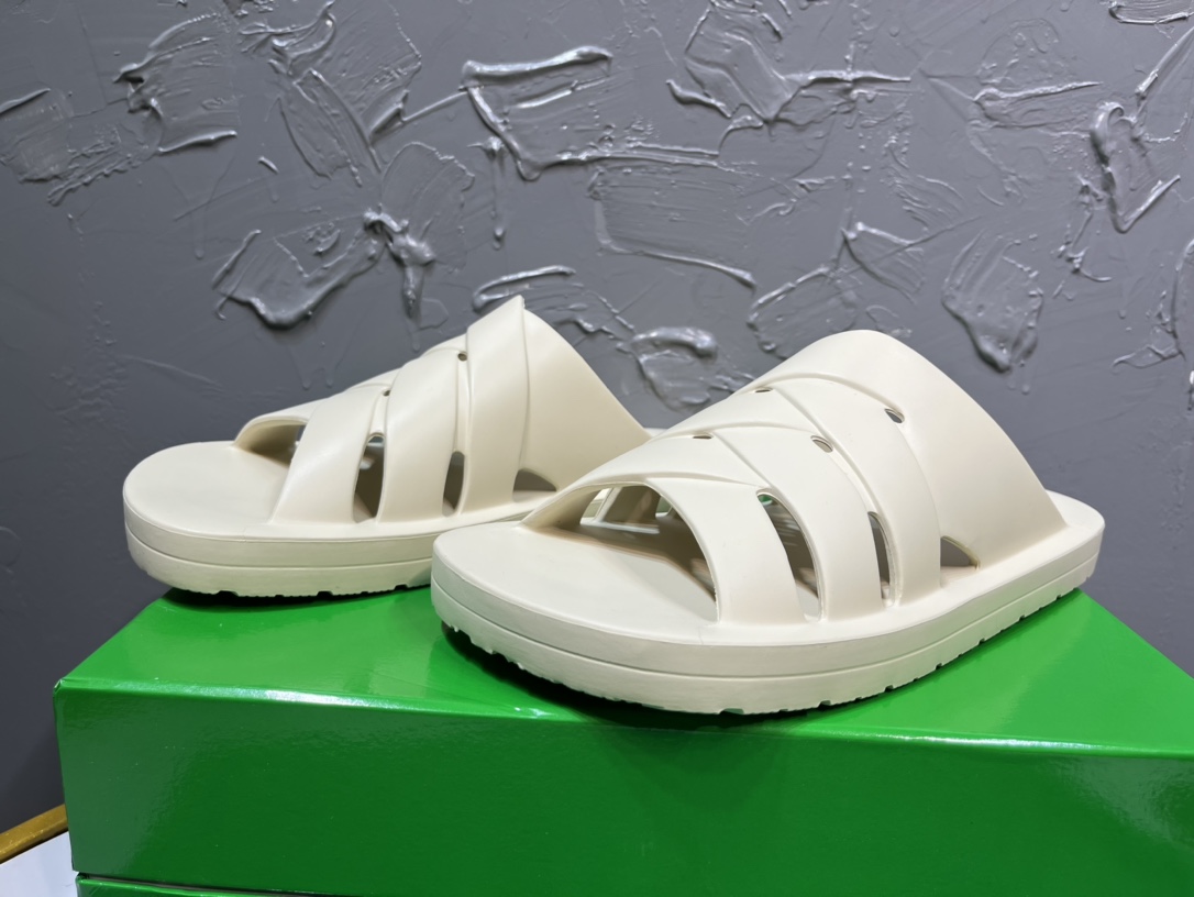 Bottega Veneta Male Basic Shoes L