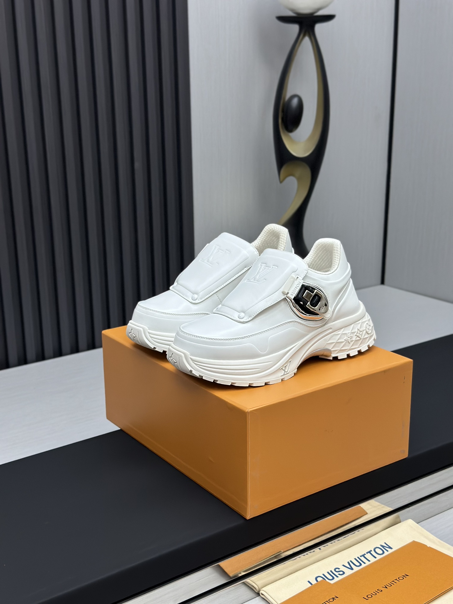 Louis Vuitton Male Sneakers Mesh L