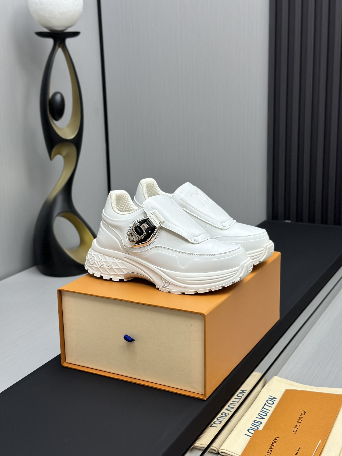 Louis Vuitton Male Sneakers Mesh L