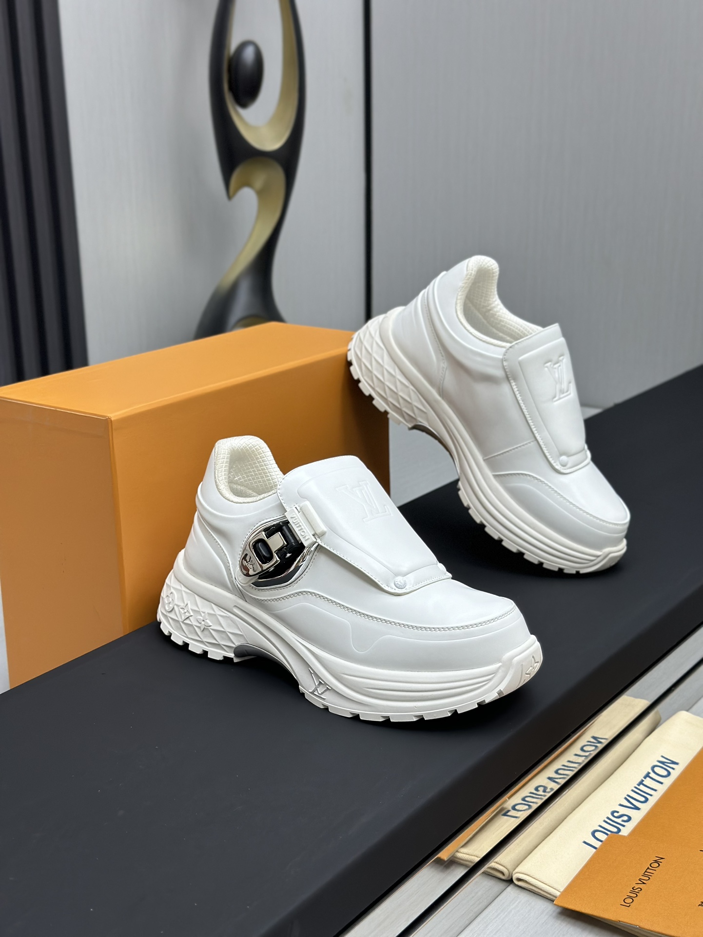 Louis Vuitton Male Sneakers Mesh L