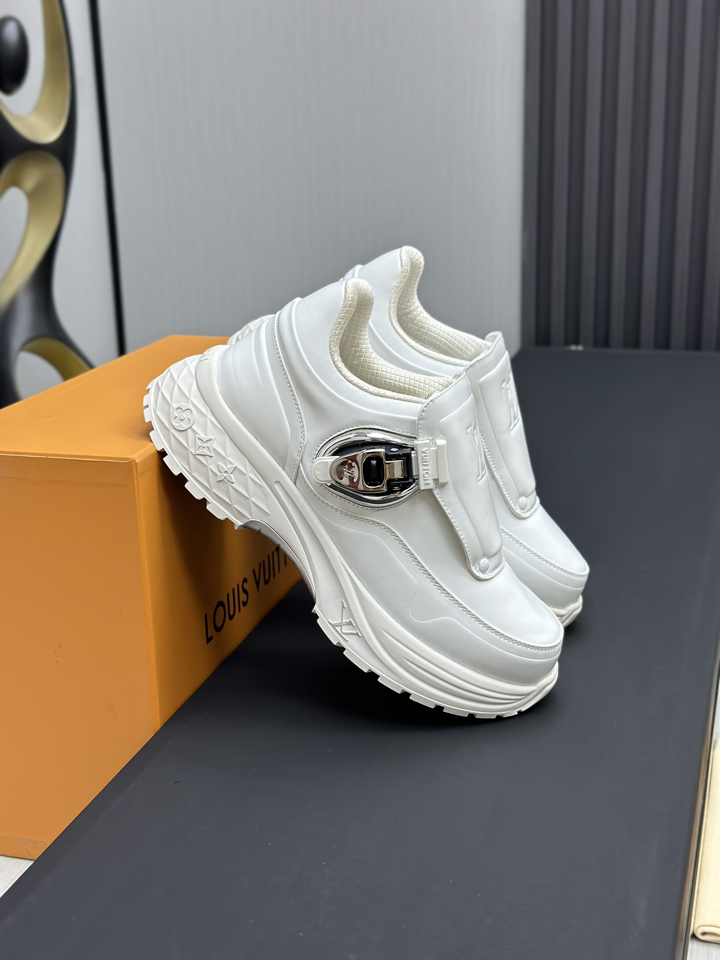 Louis Vuitton Male Sneakers Mesh L
