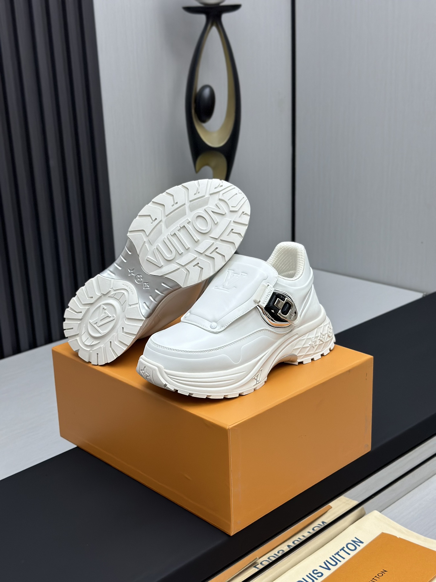 Louis Vuitton Male Sneakers Mesh L