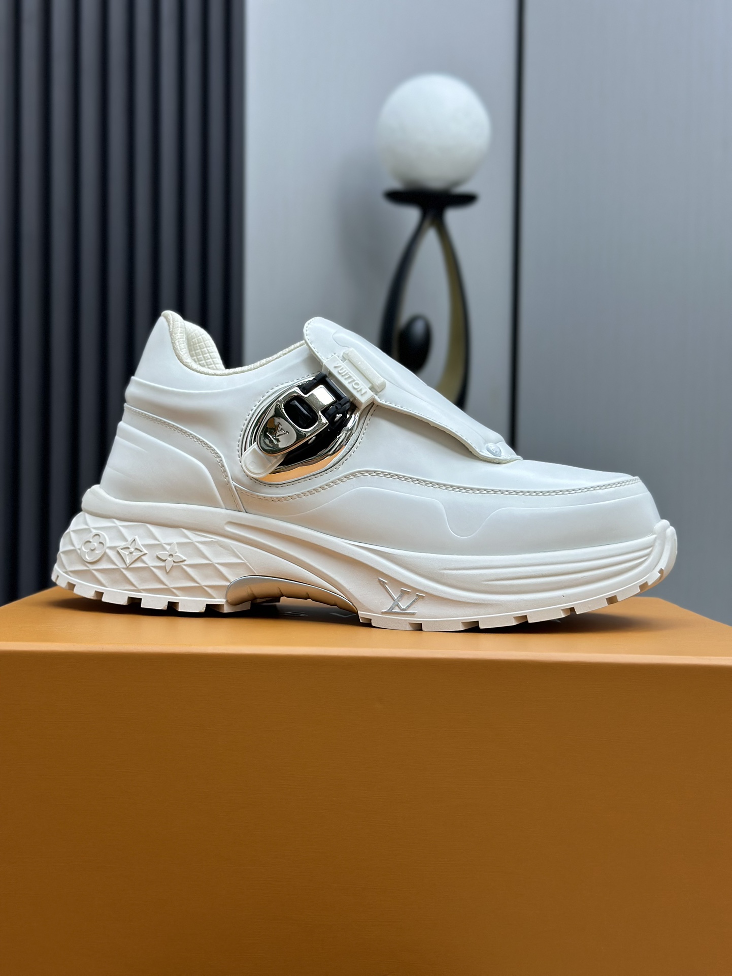 Louis Vuitton Male Sneakers Mesh L