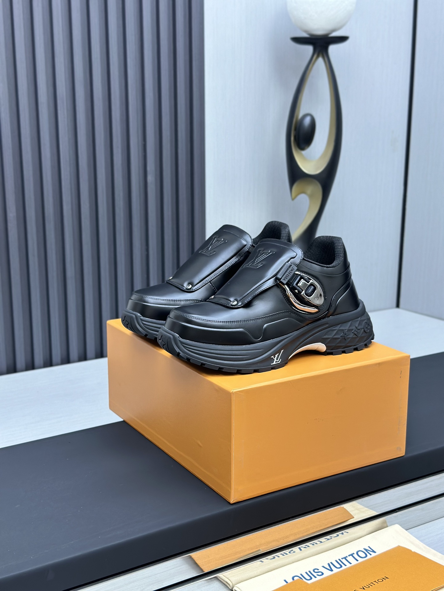 Louis Vuitton Male Sneakers Mesh L