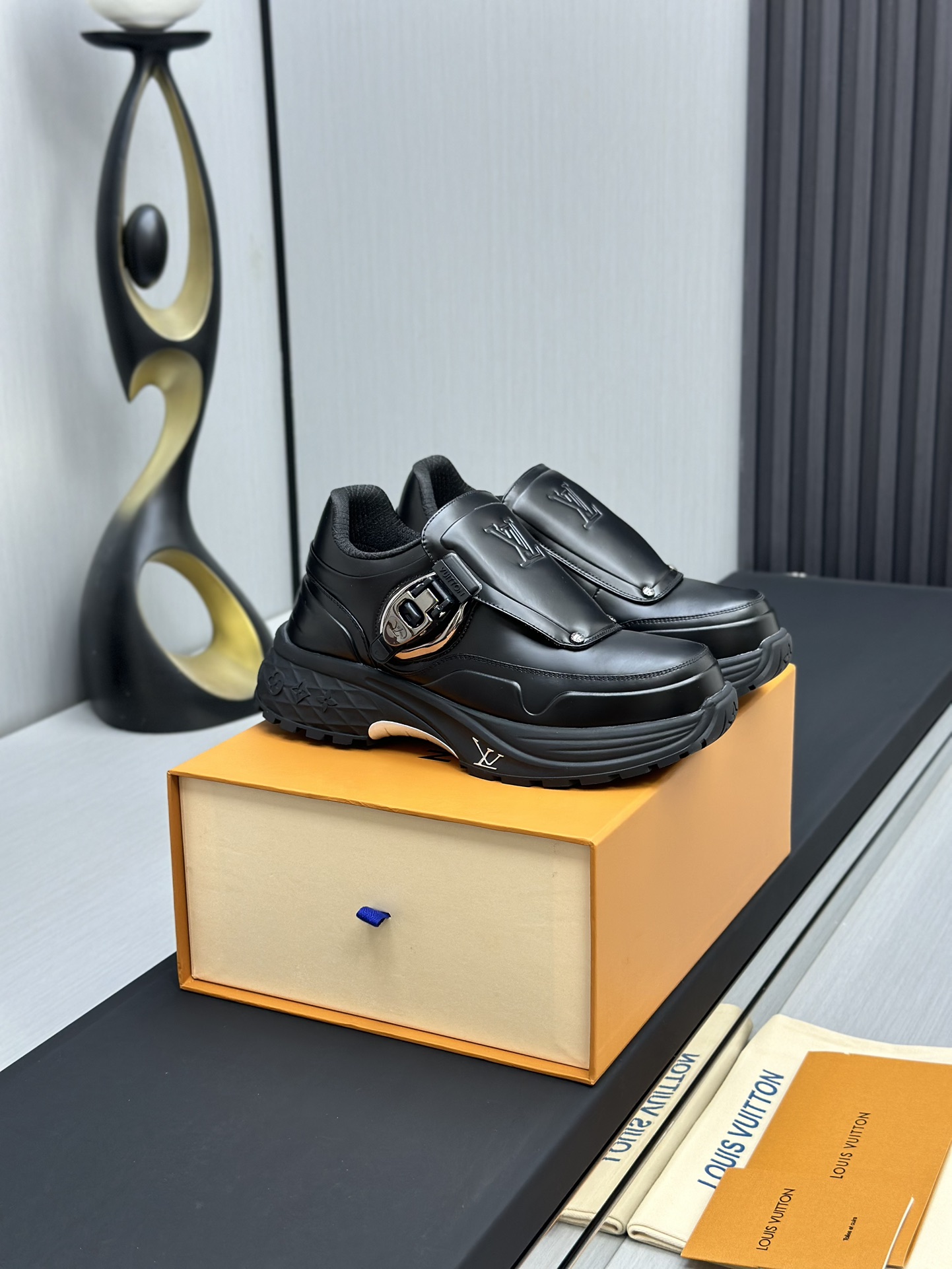Louis Vuitton Male Sneakers Mesh L
