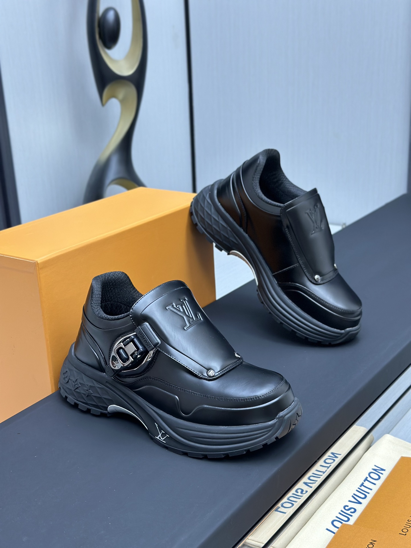 Louis Vuitton Male Sneakers Mesh L