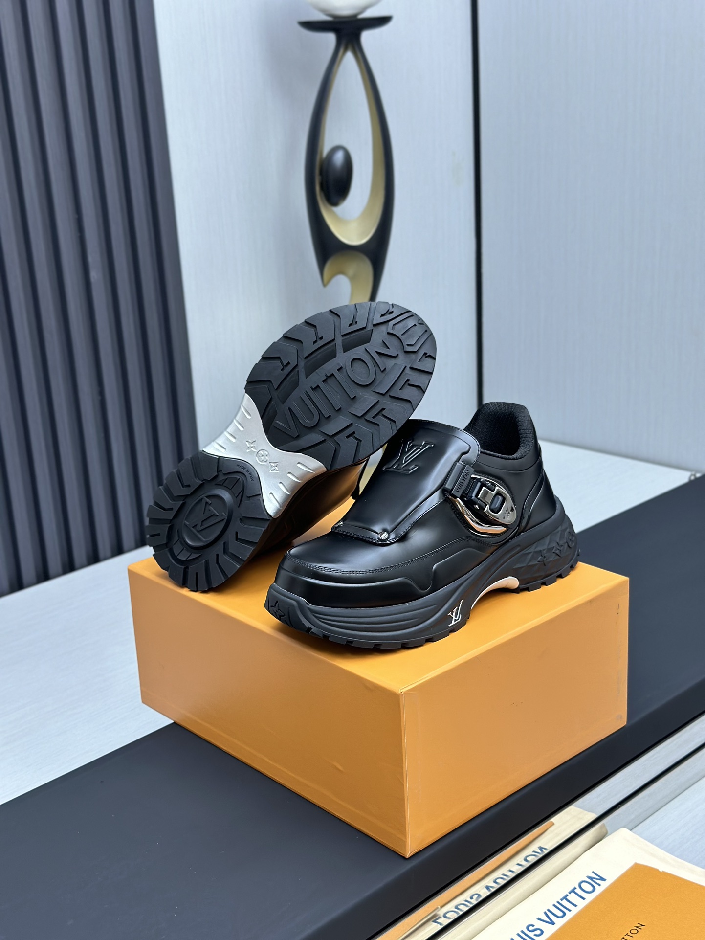 Louis Vuitton Male Sneakers Mesh L