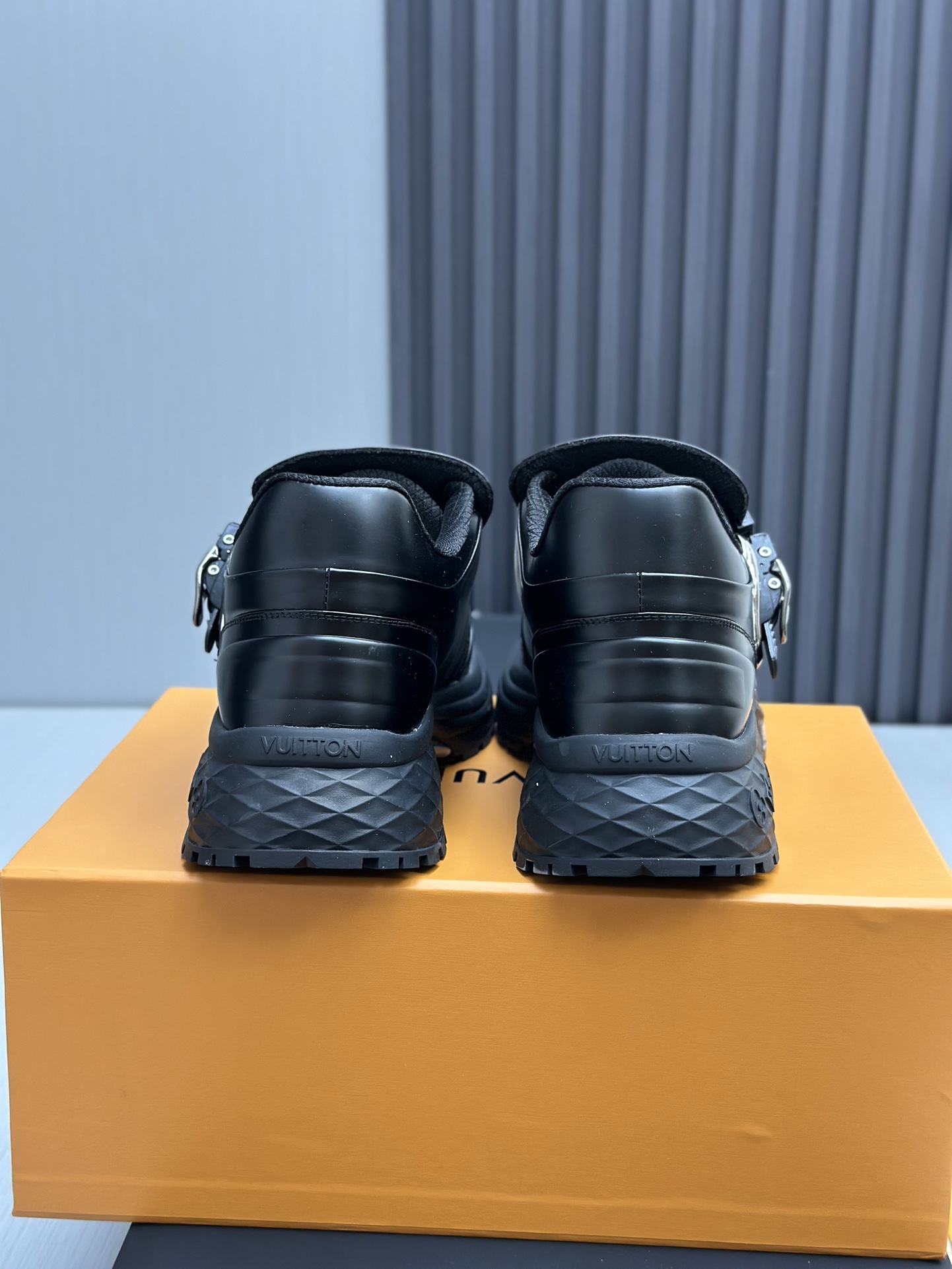 Louis Vuitton Male Sneakers Mesh L