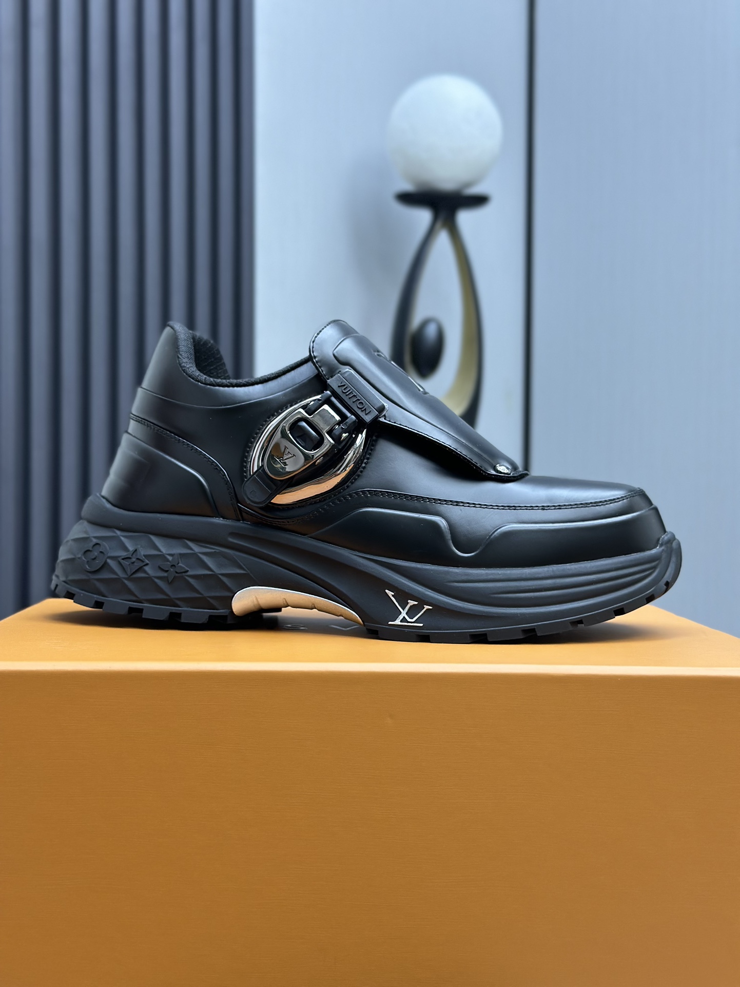 Louis Vuitton Male Sneakers Mesh L