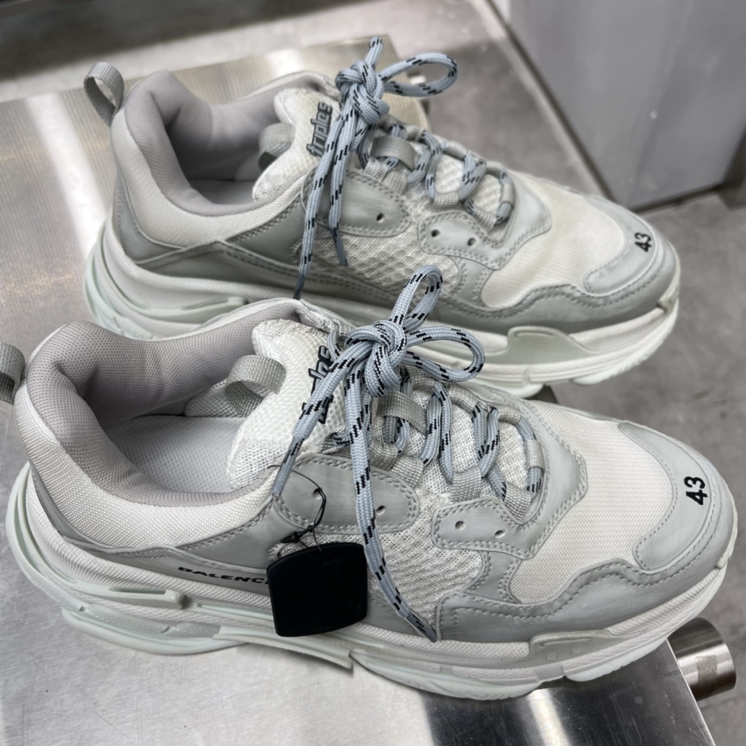 Couple Basic Shoes