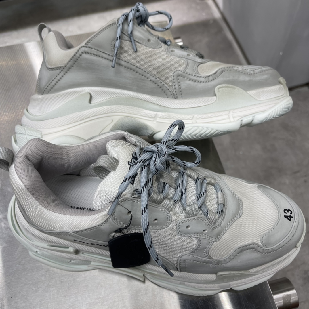 Couple Basic Shoes