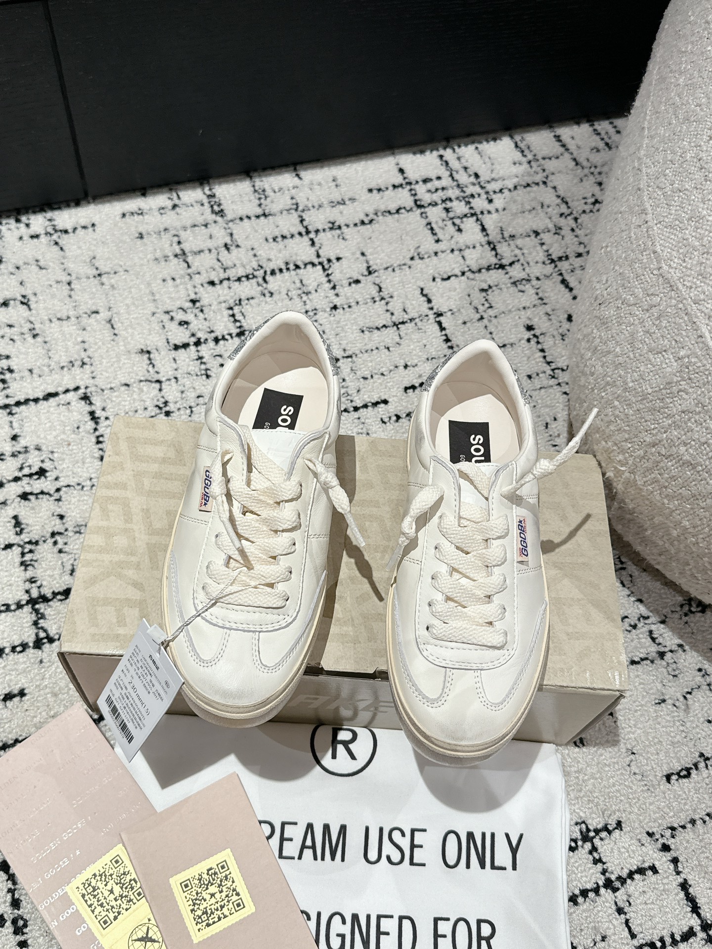 Golden Goose Female Sneakers M