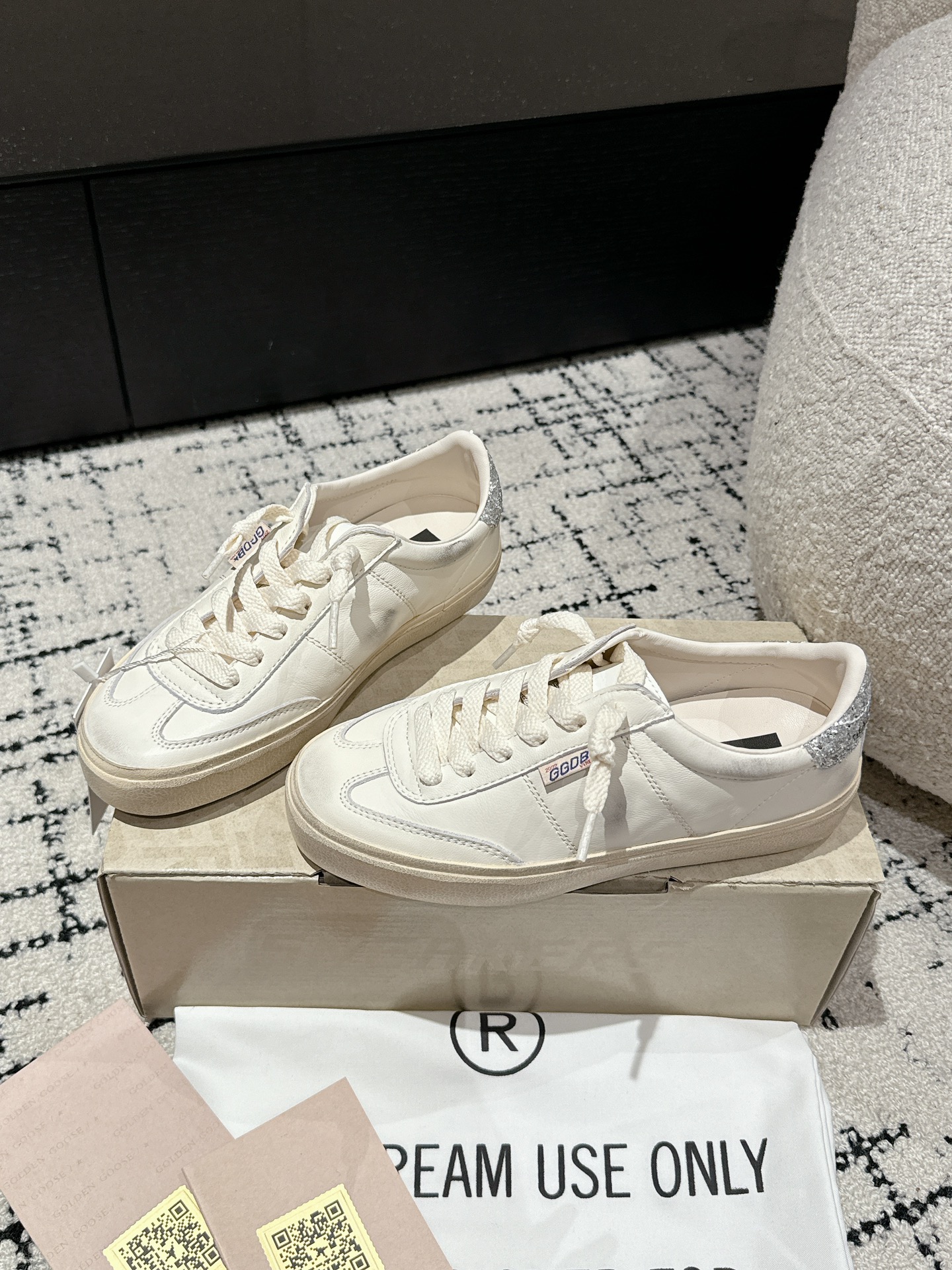 Golden Goose Female Sneakers M