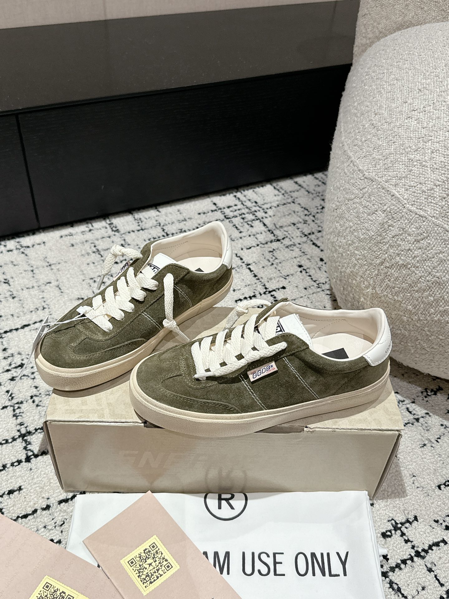 Golden Goose Couple Sneakers M