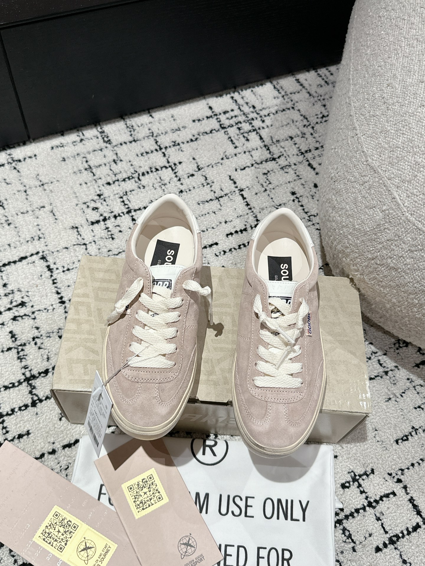Golden Goose Female Sneakers M