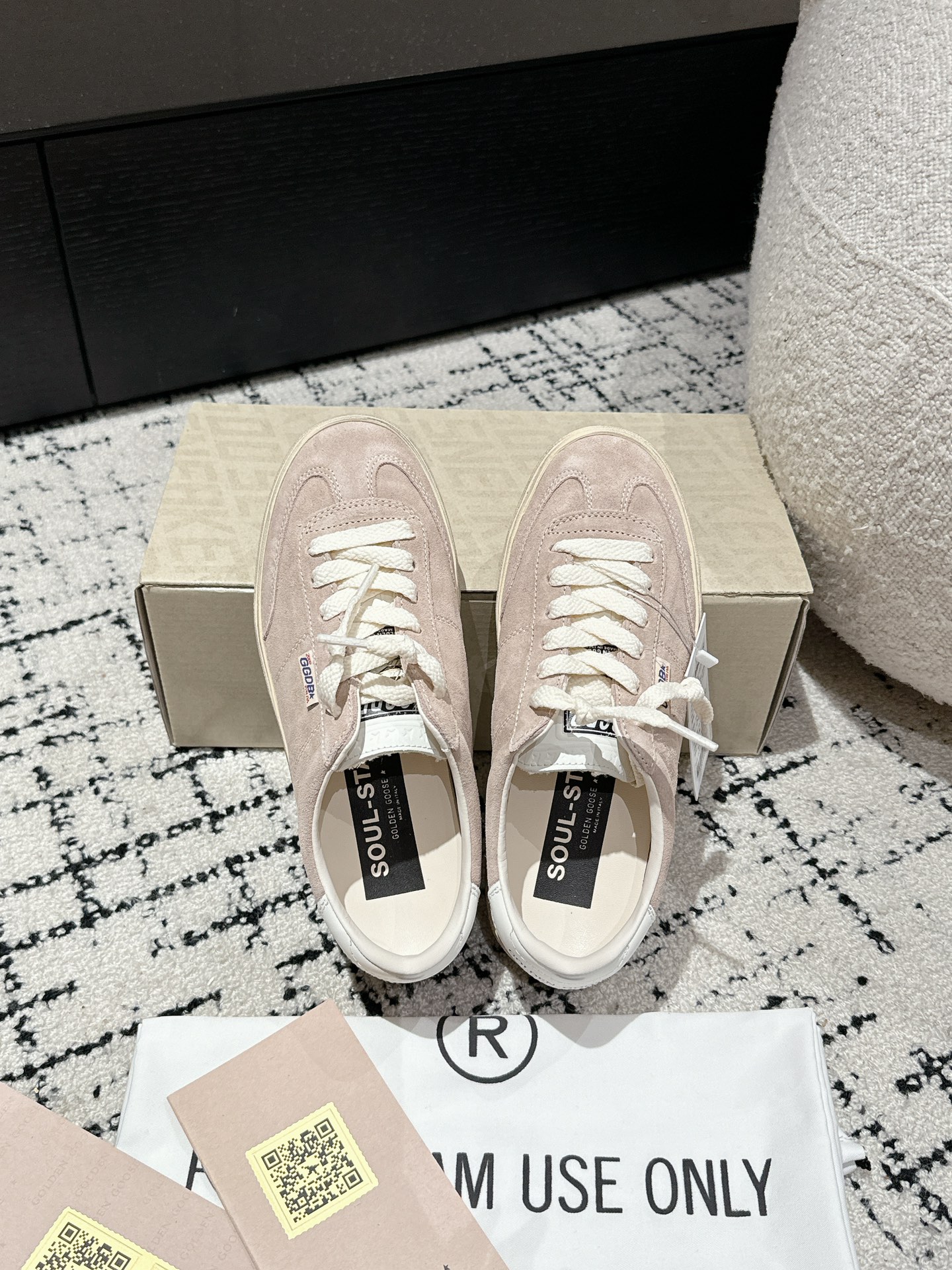 Golden Goose Female Sneakers M