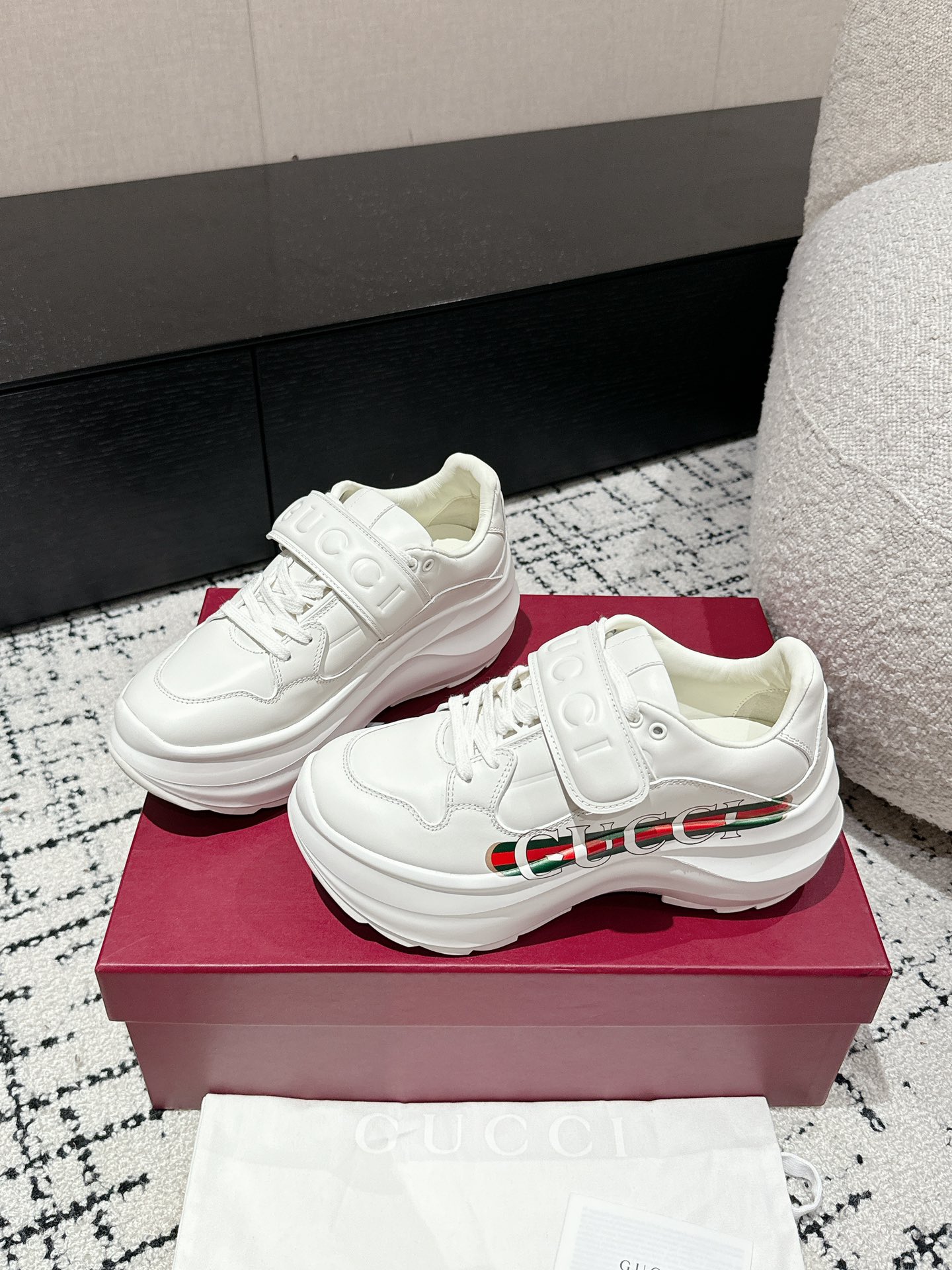 Gucci Female Sneakers M-s
