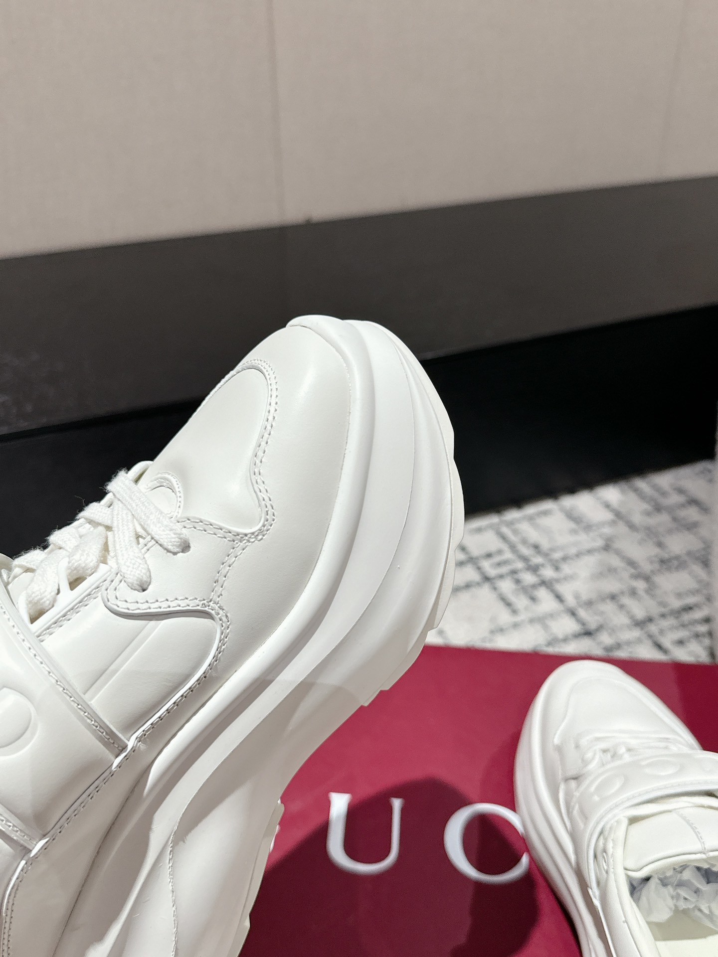 Gucci Female Sneakers M-s
