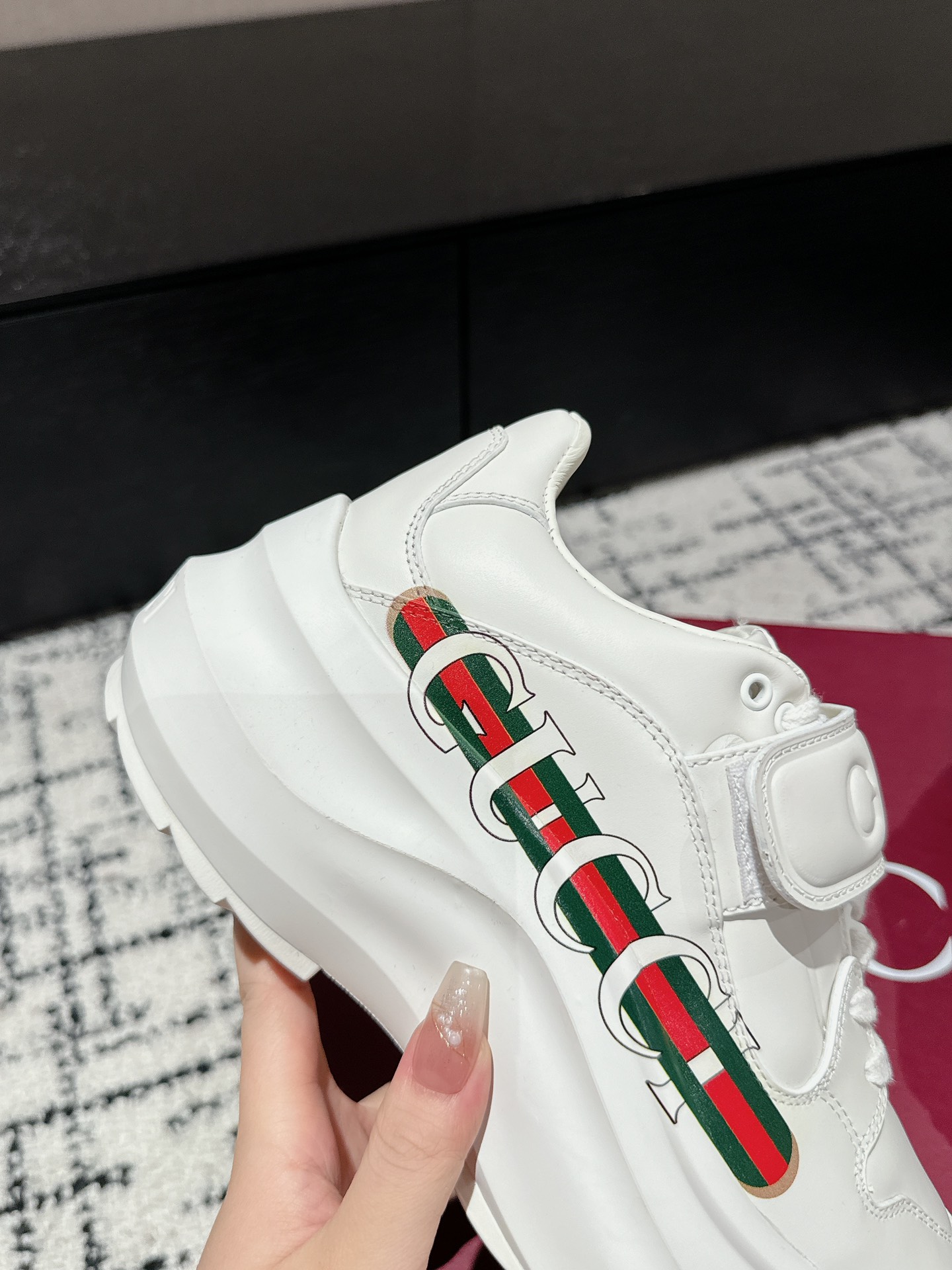 Gucci Female Sneakers M-s