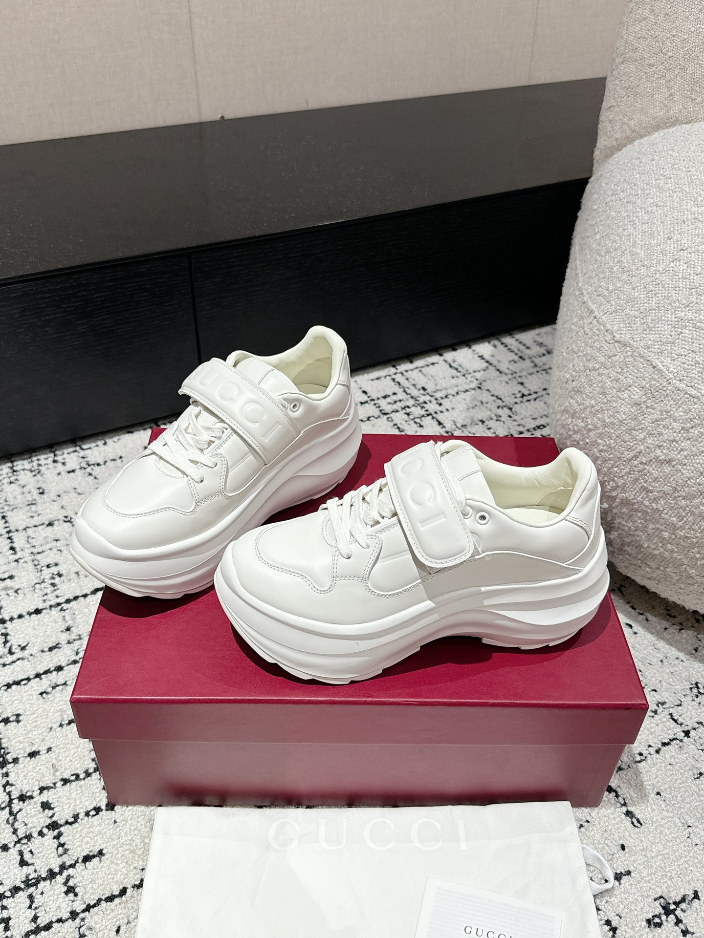 Gucci Female Sneakers M-s