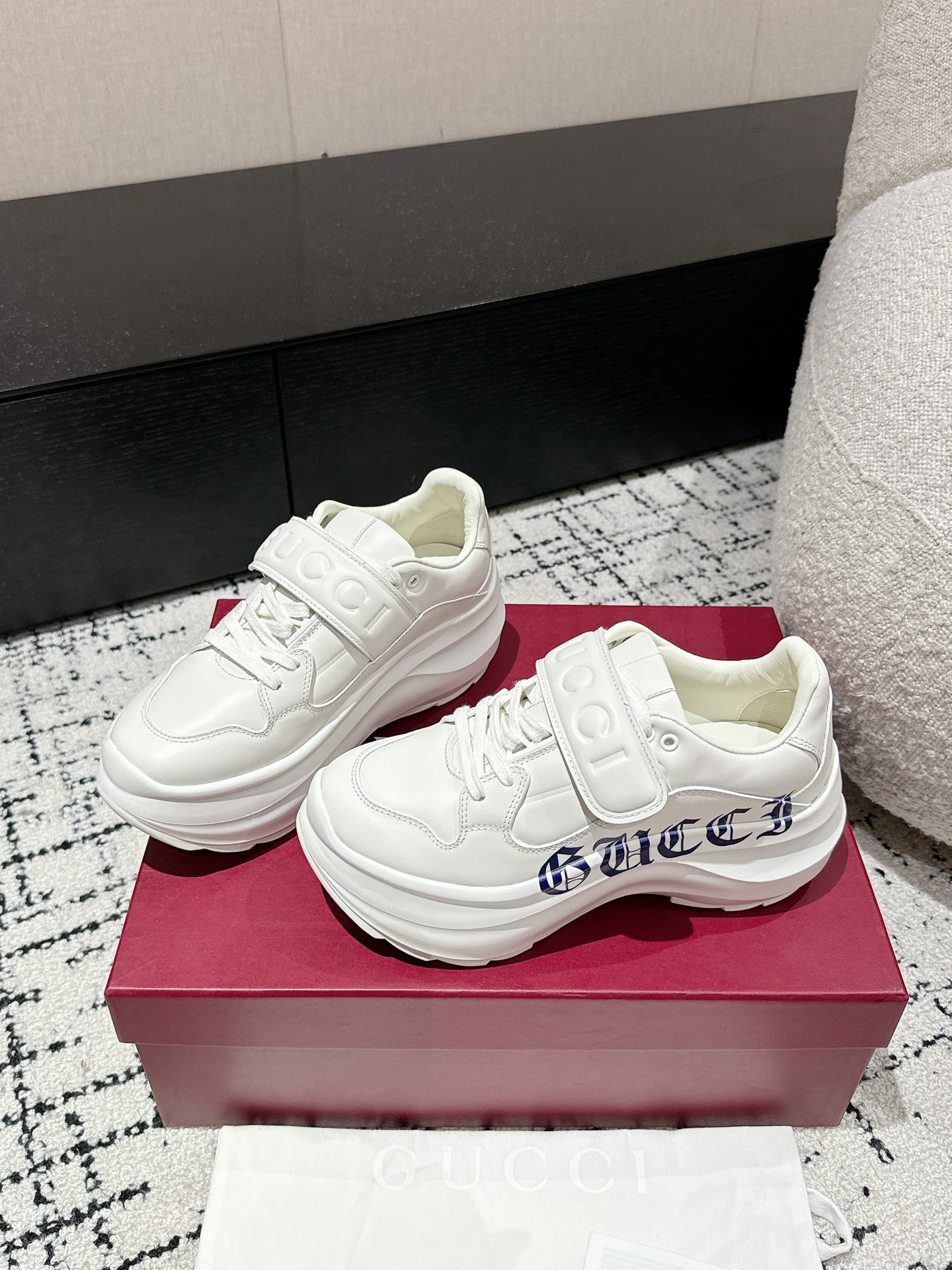 Gucci Female Sneakers M-s