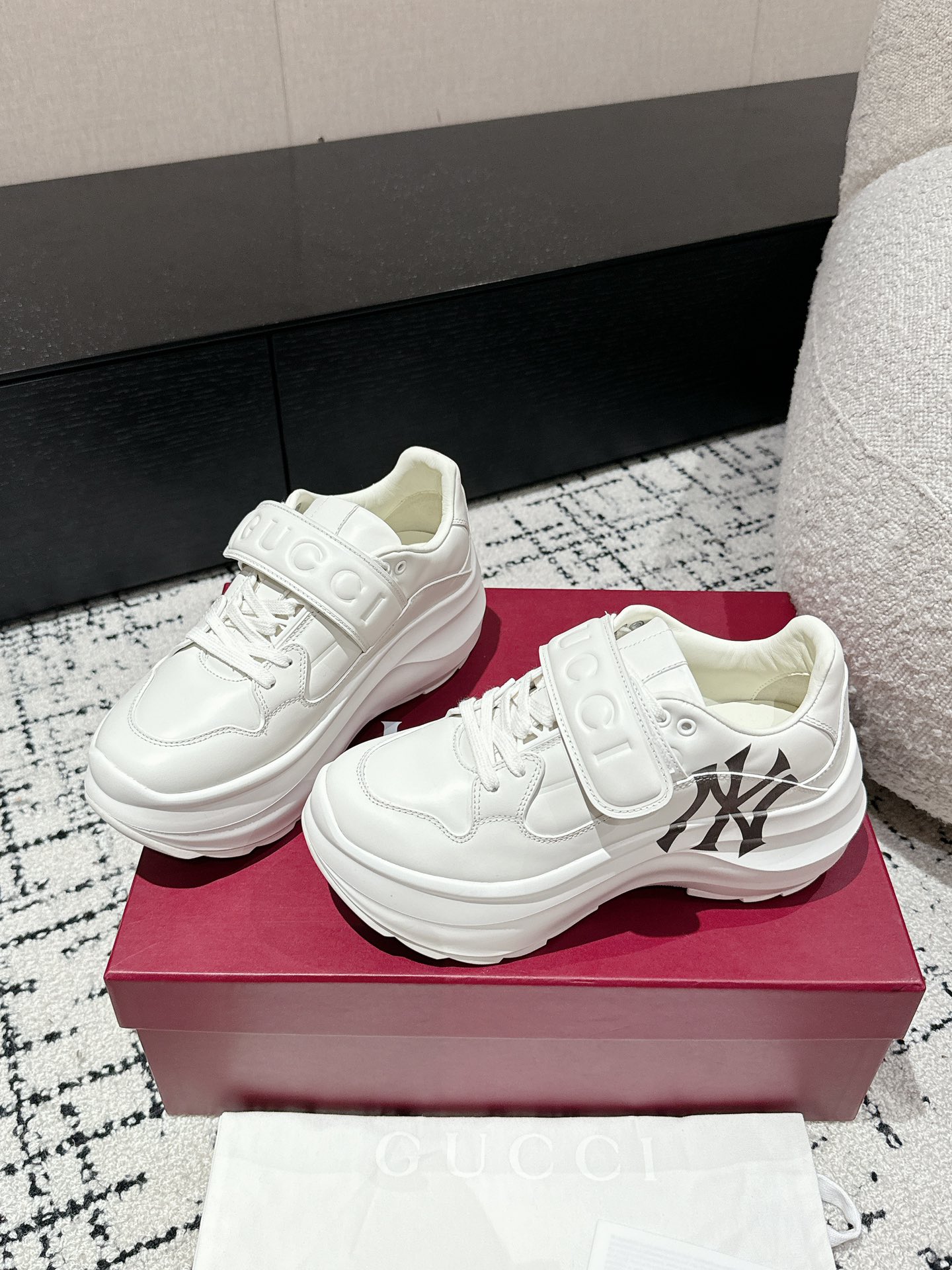 Gucci Female Sneakers M-s