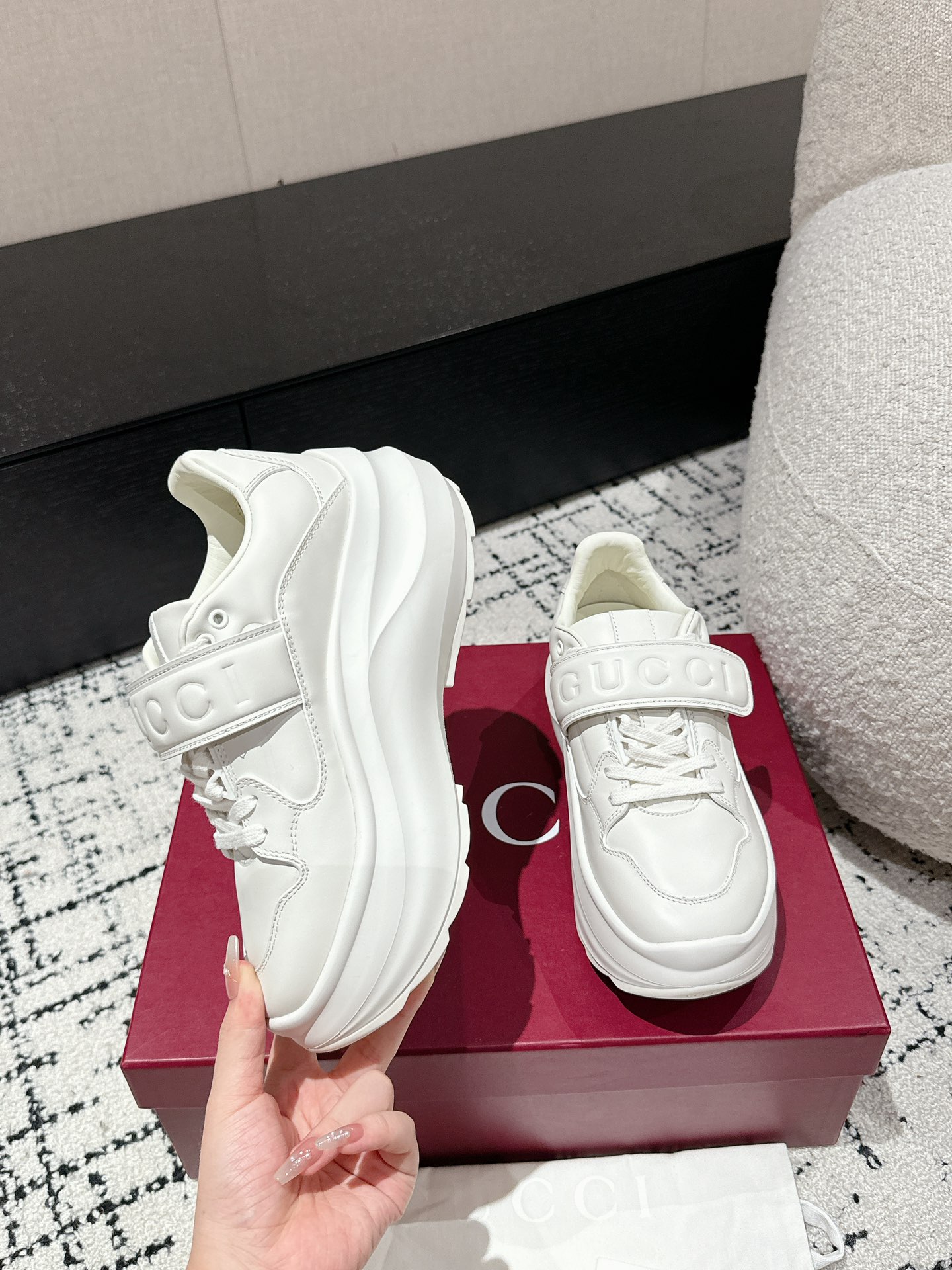 Gucci Female Sneakers M-s