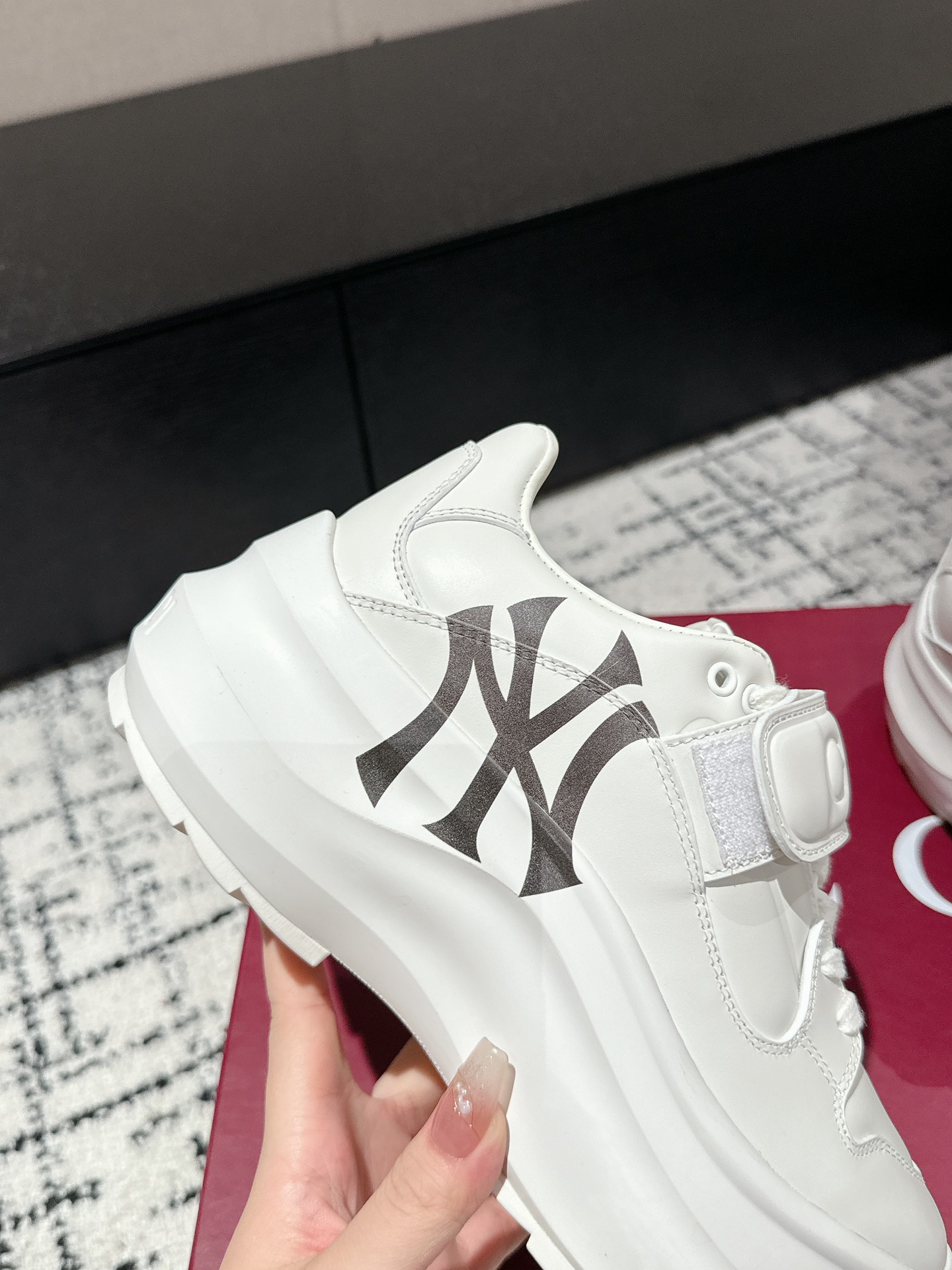 Gucci Female Sneakers M-s