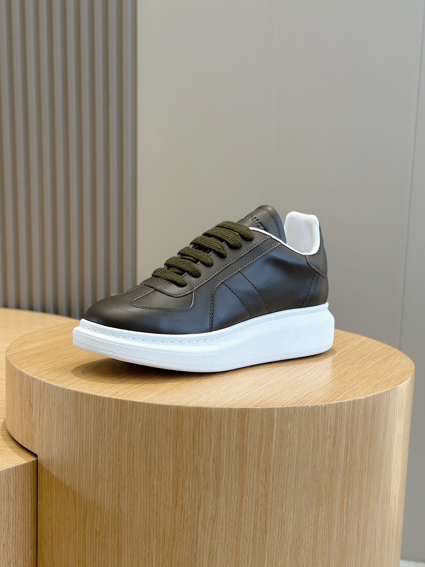 Alexander Mcqueen Male Sneakers M-l-s