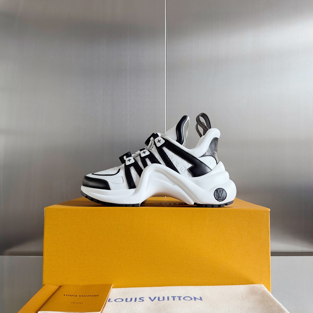 Louis Vuitton Female Sneakers M-l-s