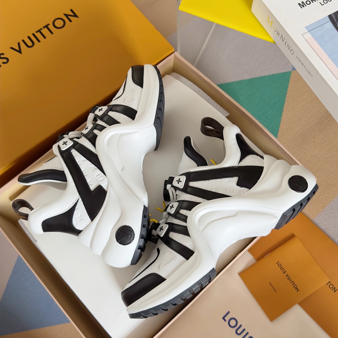 Louis Vuitton Female Sneakers M-l-s