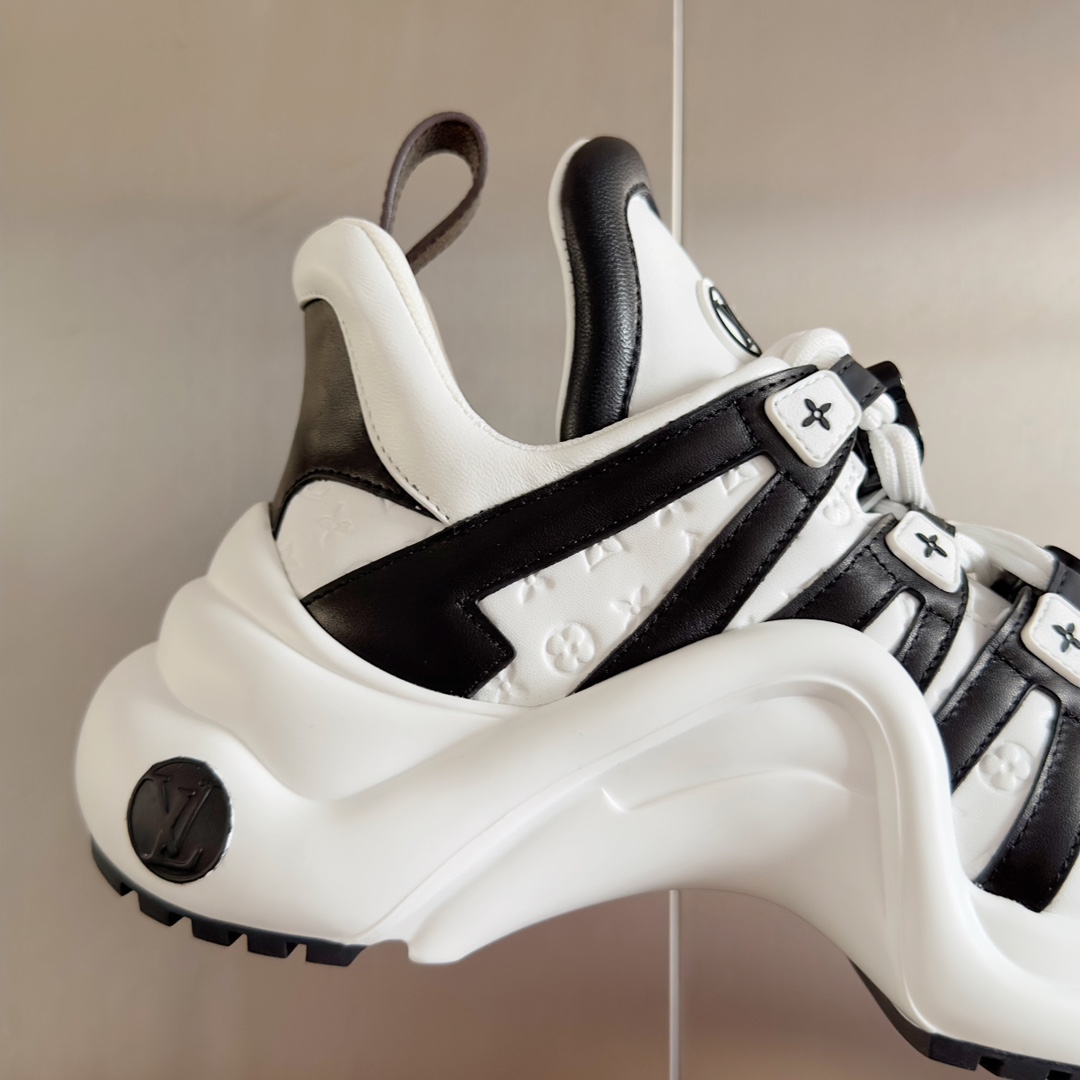 Louis Vuitton Female Sneakers M-l-s