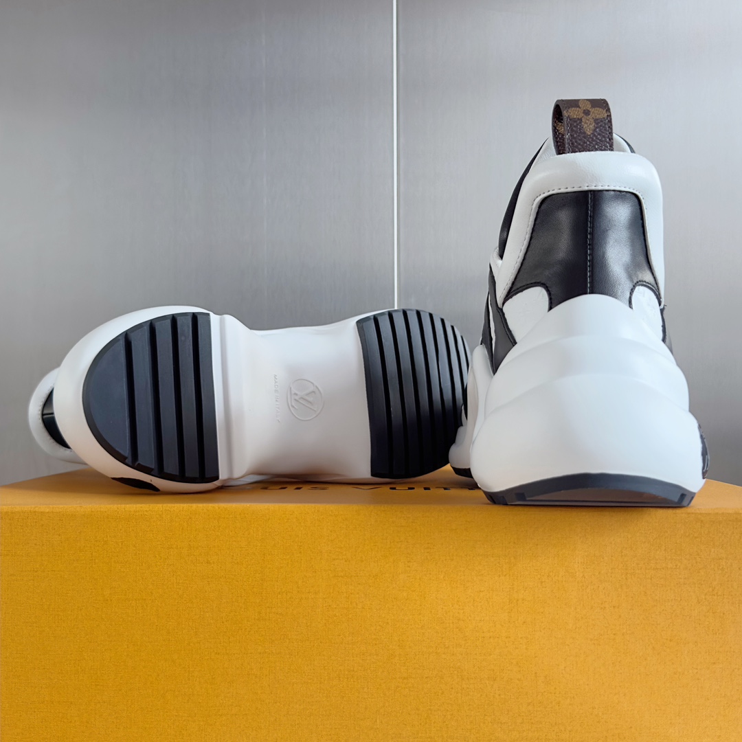 Louis Vuitton Female Sneakers M-l-s