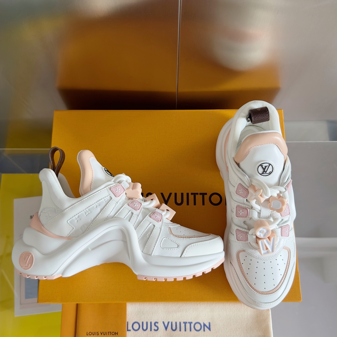 Louis Vuitton Female Sneakers M-l-s