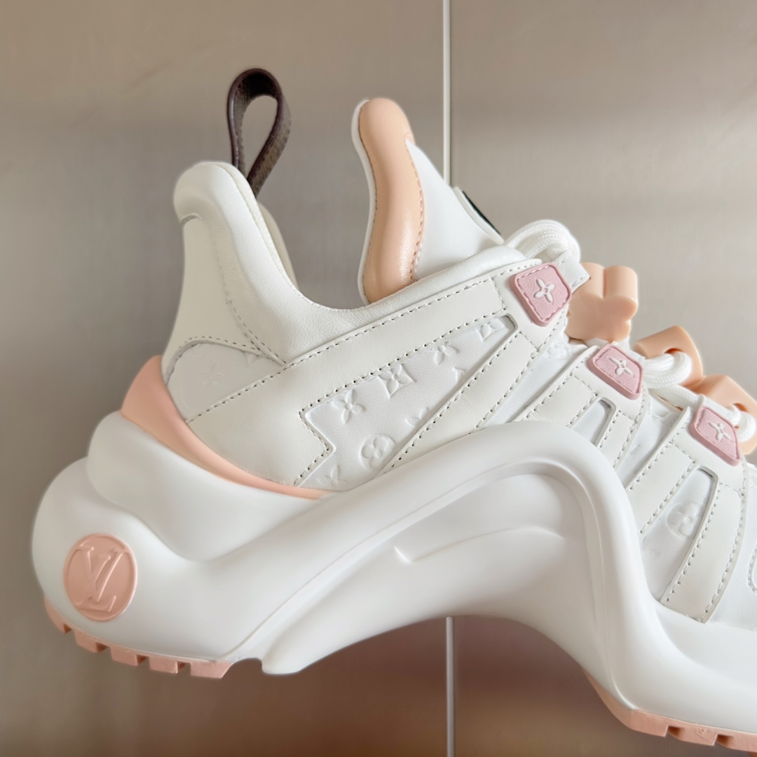 Louis Vuitton Female Sneakers M-l-s