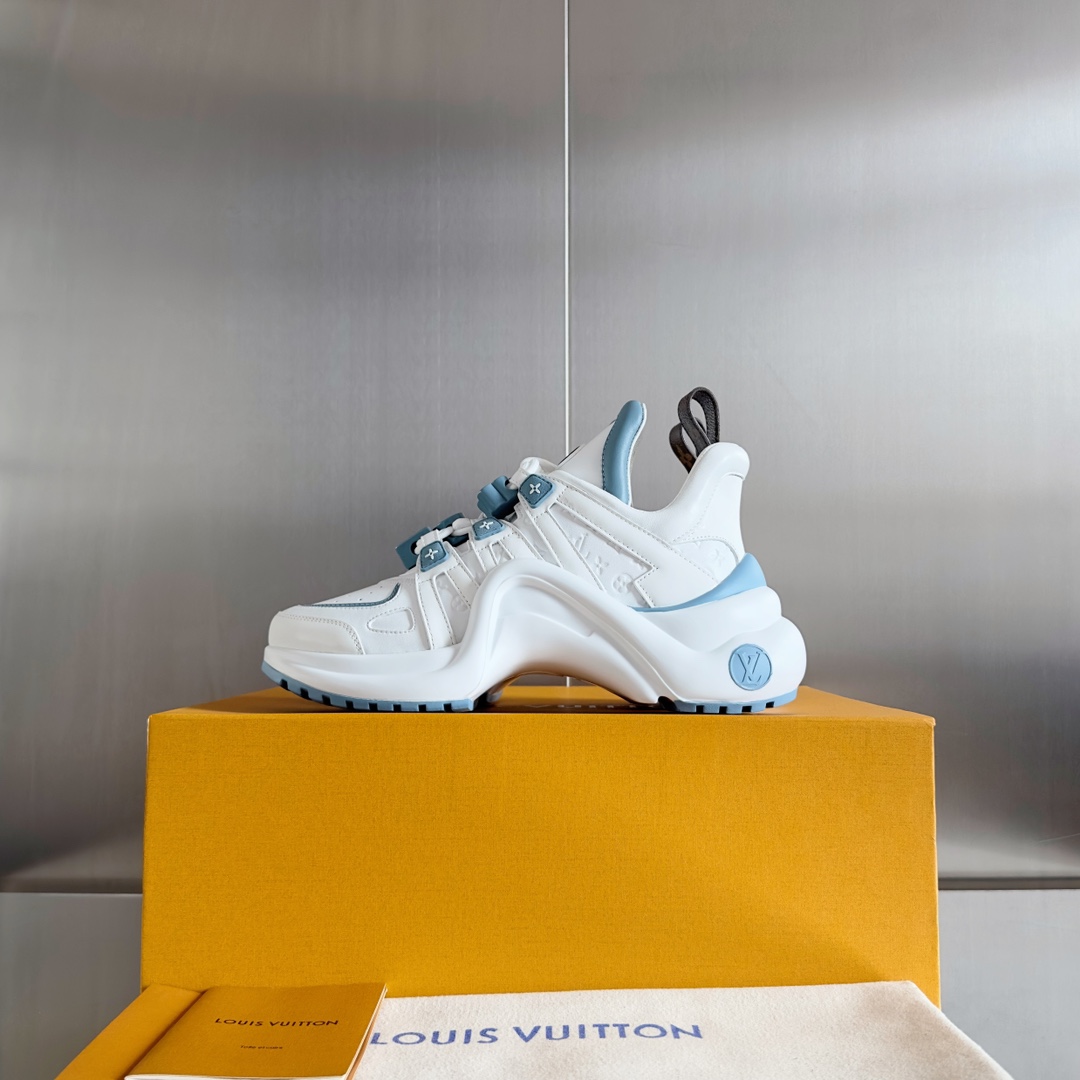 Louis Vuitton Female Sneakers M-l-s