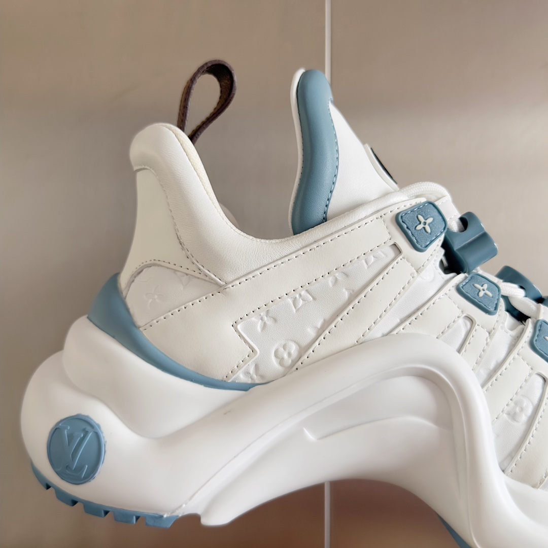 Louis Vuitton Female Sneakers M-l-s