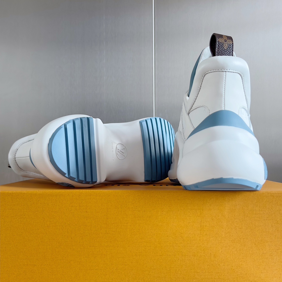 Louis Vuitton Female Sneakers M-l-s