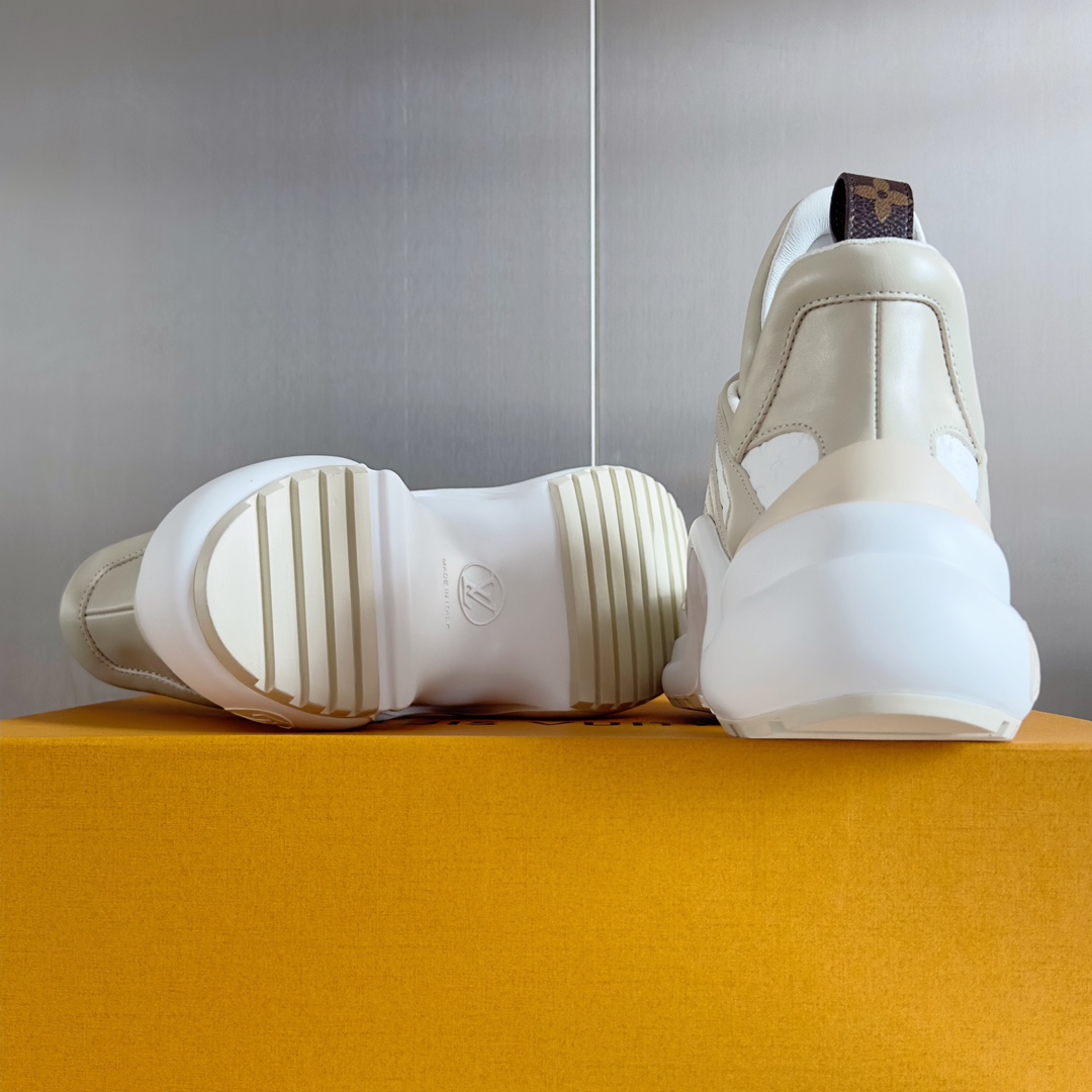 Louis Vuitton Female Sneakers M-l-s