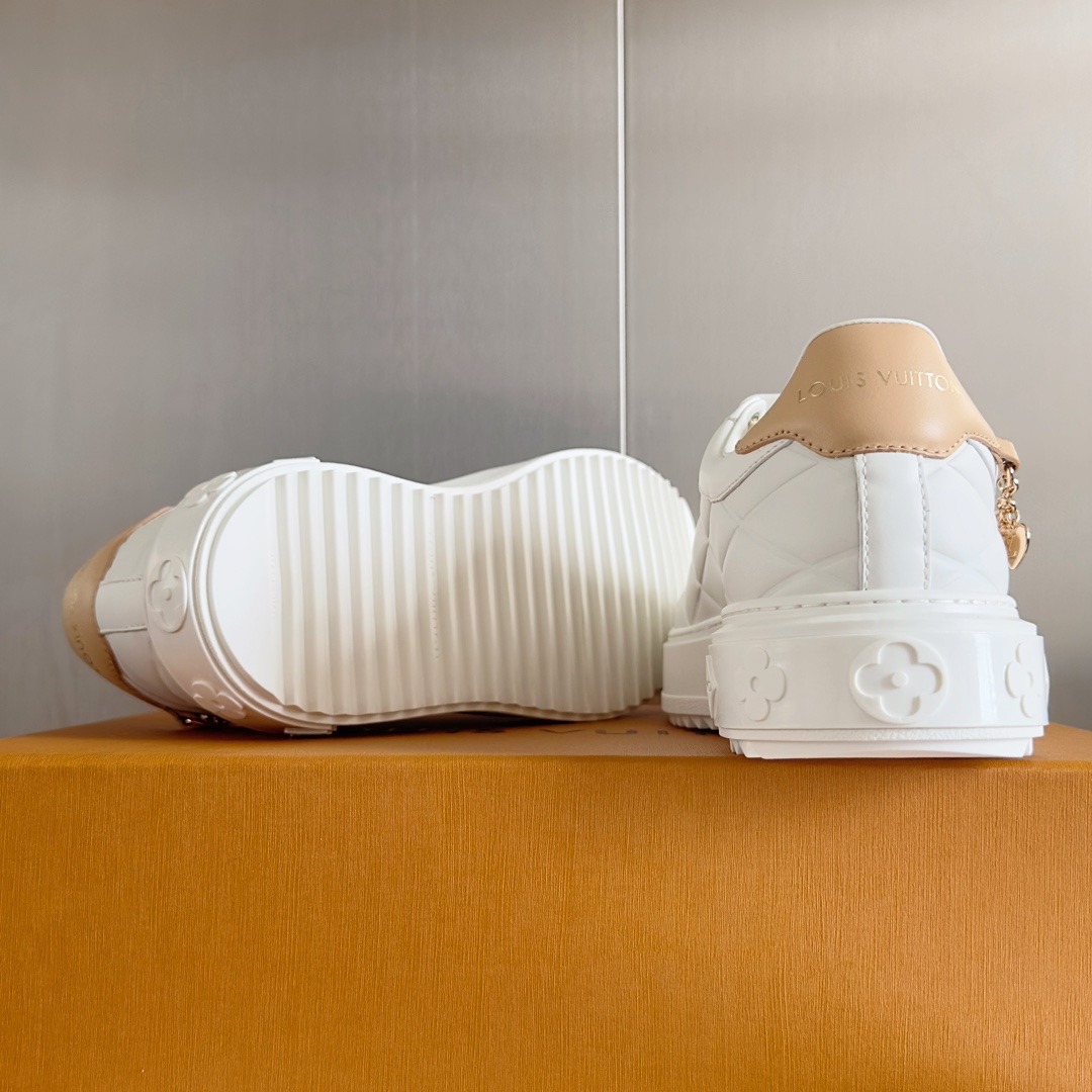 Louis Vuitton Female Sneakers M-l-s
