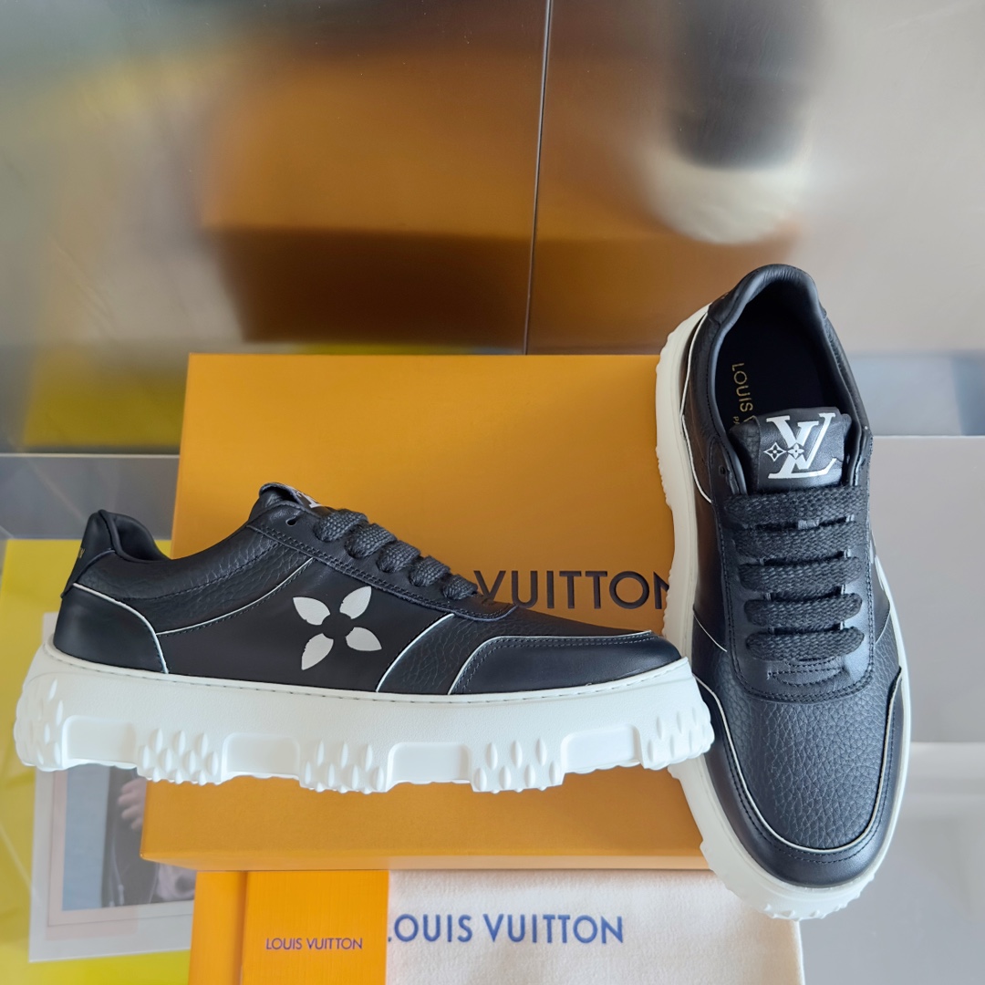 Louis Vuitton Male Sneakers M-l-s