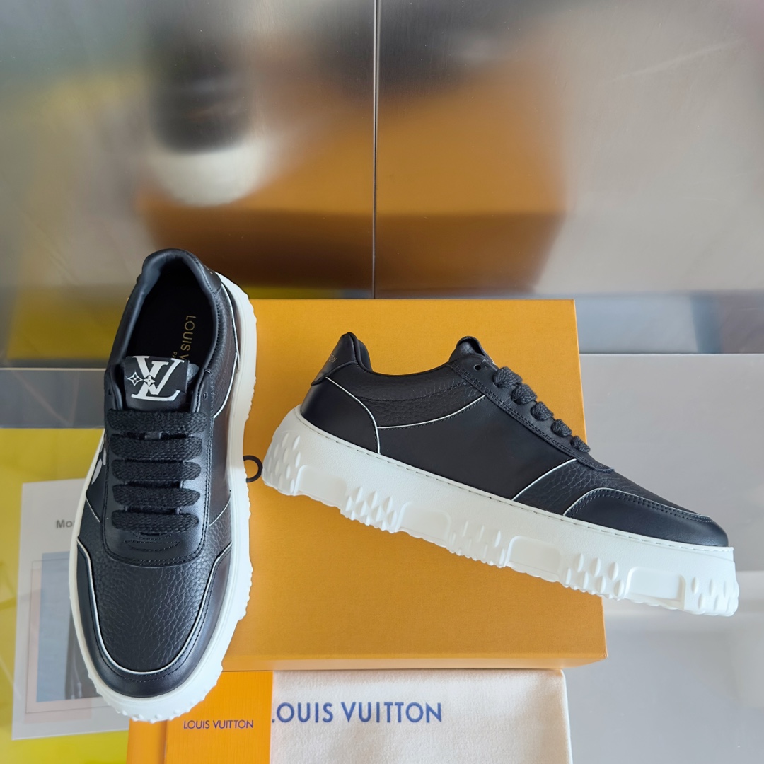 Louis Vuitton Male Sneakers M-l-s
